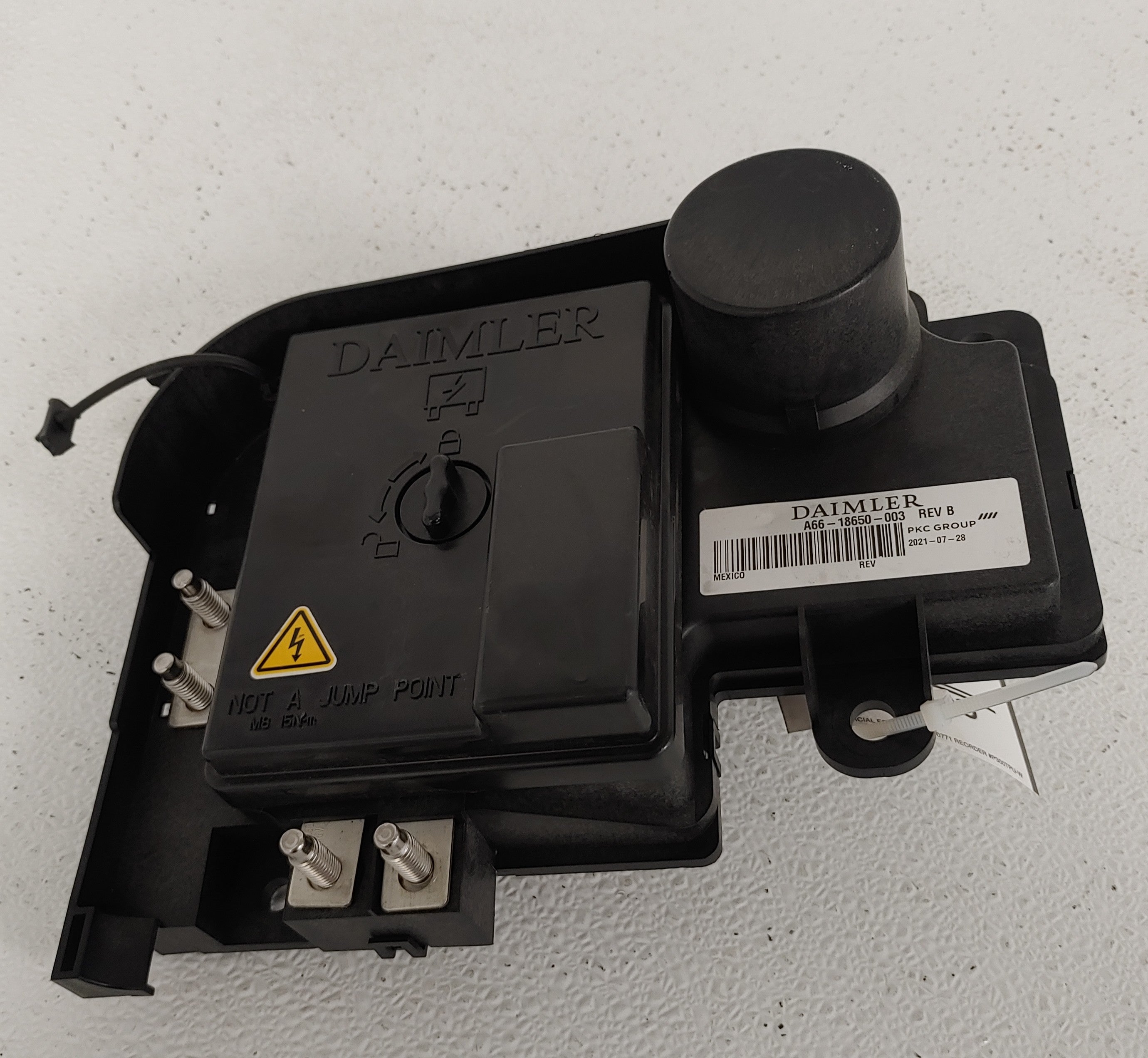 Damaged Daimler Battery Cable Access Module - P/N  A66-18650-003 (6832943300694)