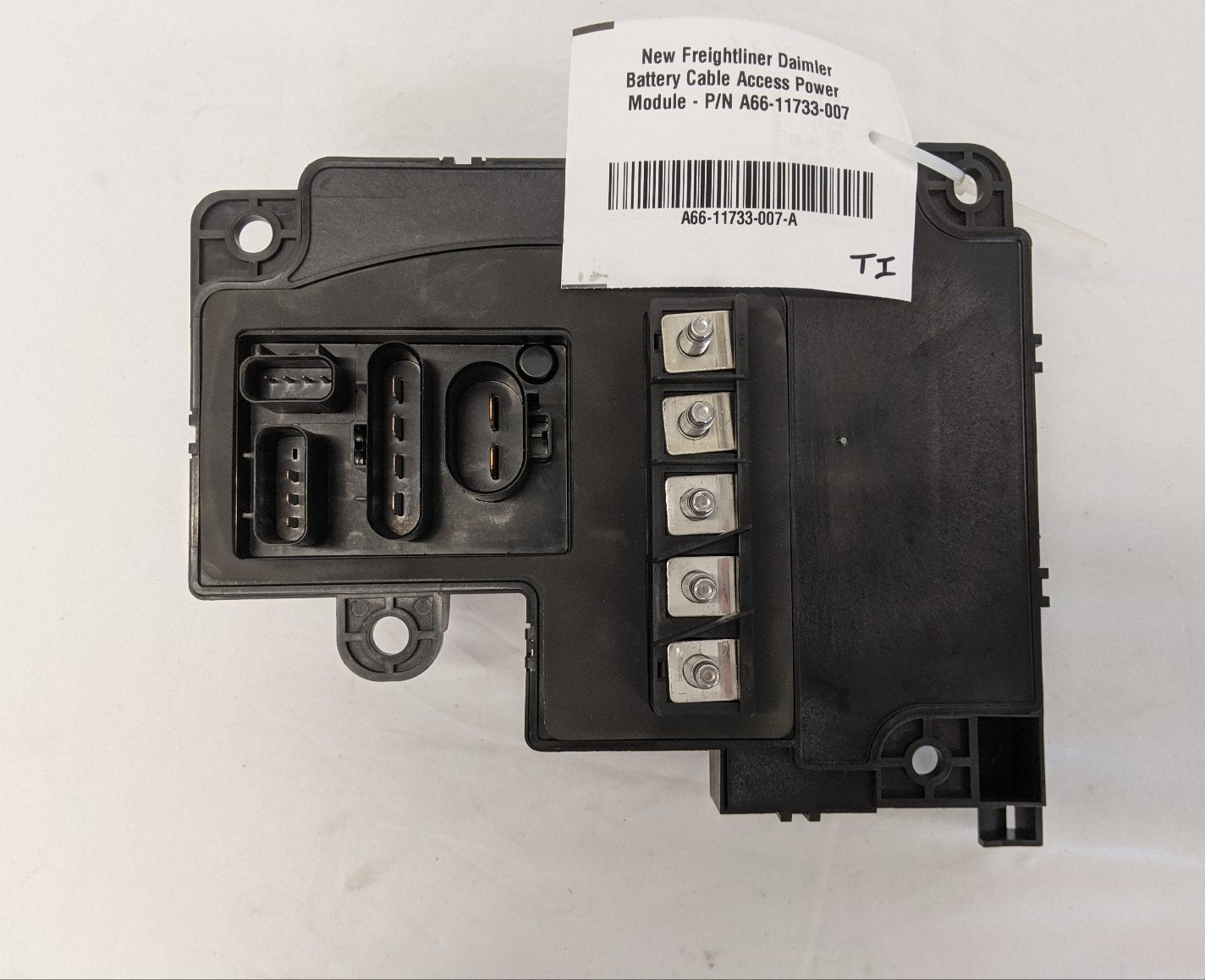 New Freightliner Daimler Battery Cable Access Power Module - P/N A66-11733-007 (10171319419196)
