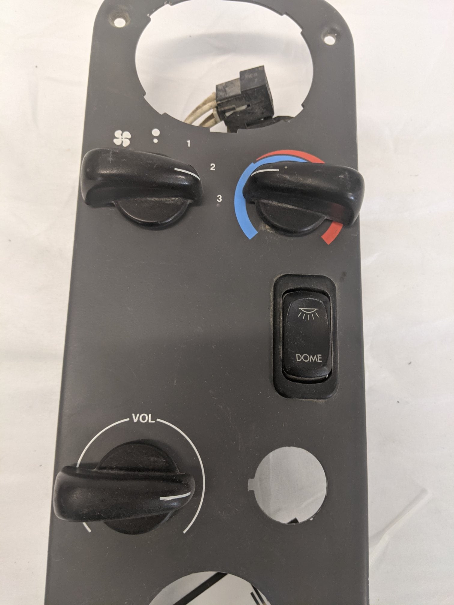 Used Freightliner Columbia Sleeper Cab Control Panel - P/N 22-46623-009