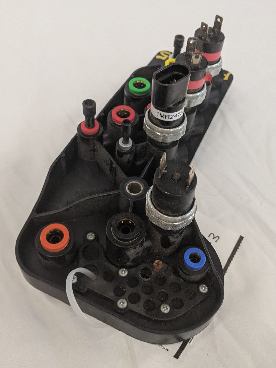 12-21425-000 - Freightliner Cascadia Junction Block Air Manifold Bulkhead