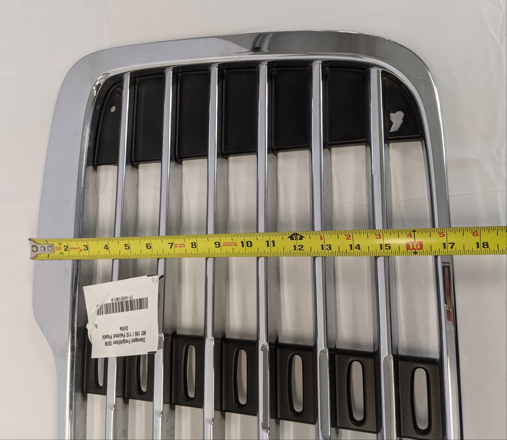 Damaged Freightliner OEM  M2 106 / 112 Chrome Plated Grille - P/N  17-14787-001 (6558257578070)