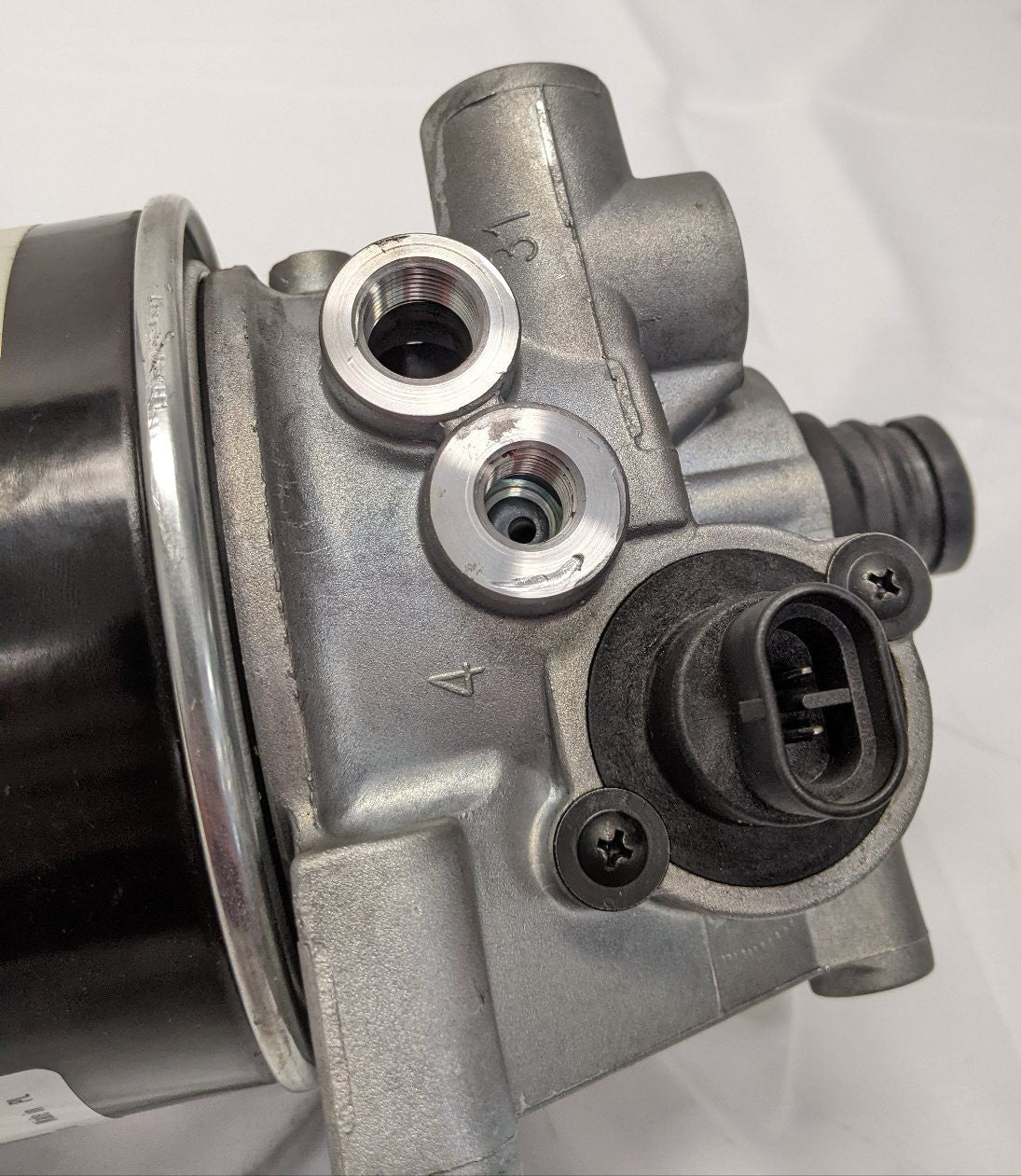 Wabco 1200 12V Air Dryer Pressure Relief Valve | RWABK118