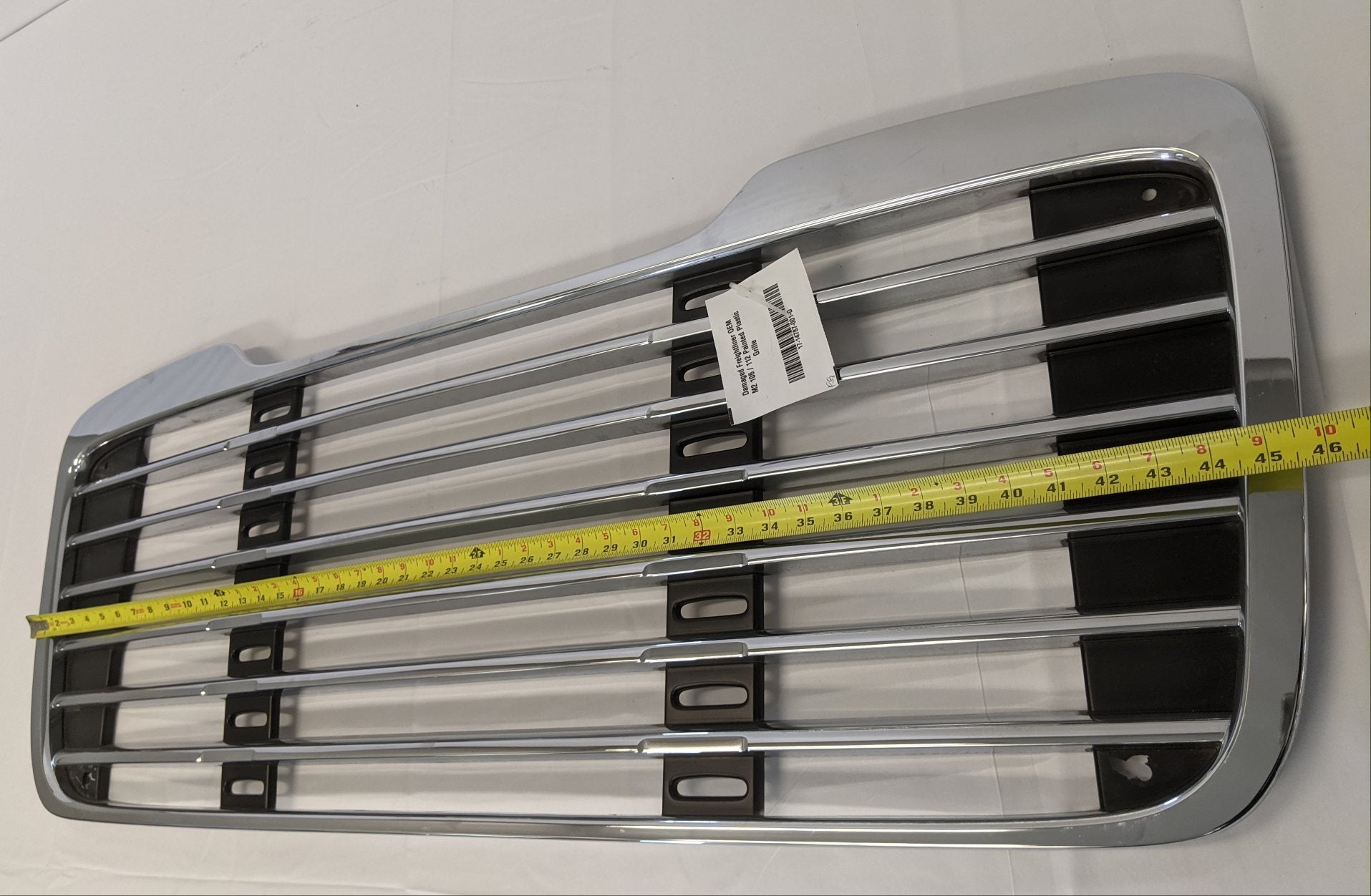 Damaged Freightliner OEM  M2 106 / 112 Chrome Plated Grille - P/N  17-14787-001 (6558257578070)