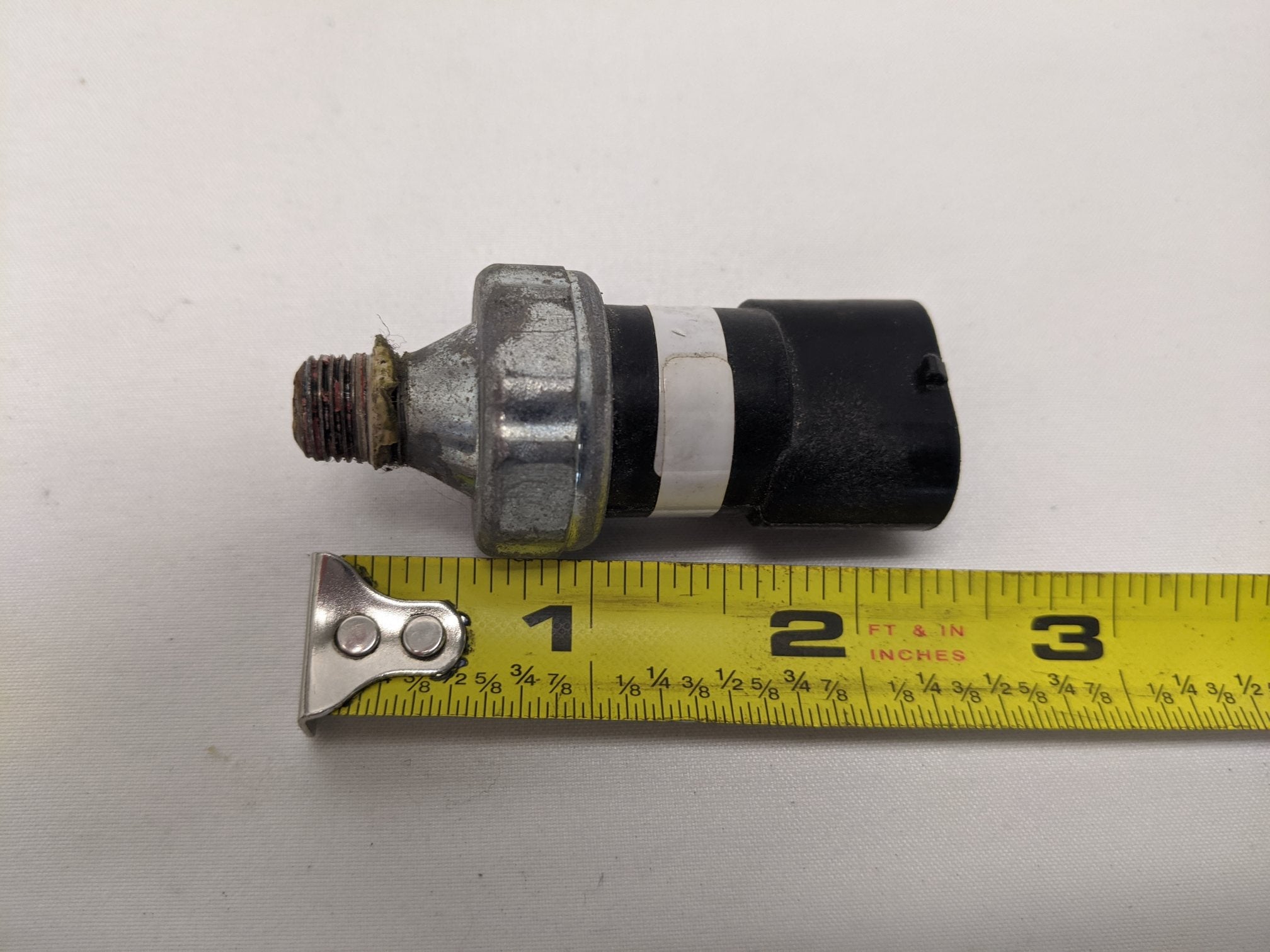Used Freightliner Electrical Air Pressure Switch - P/N 1MR2472M2