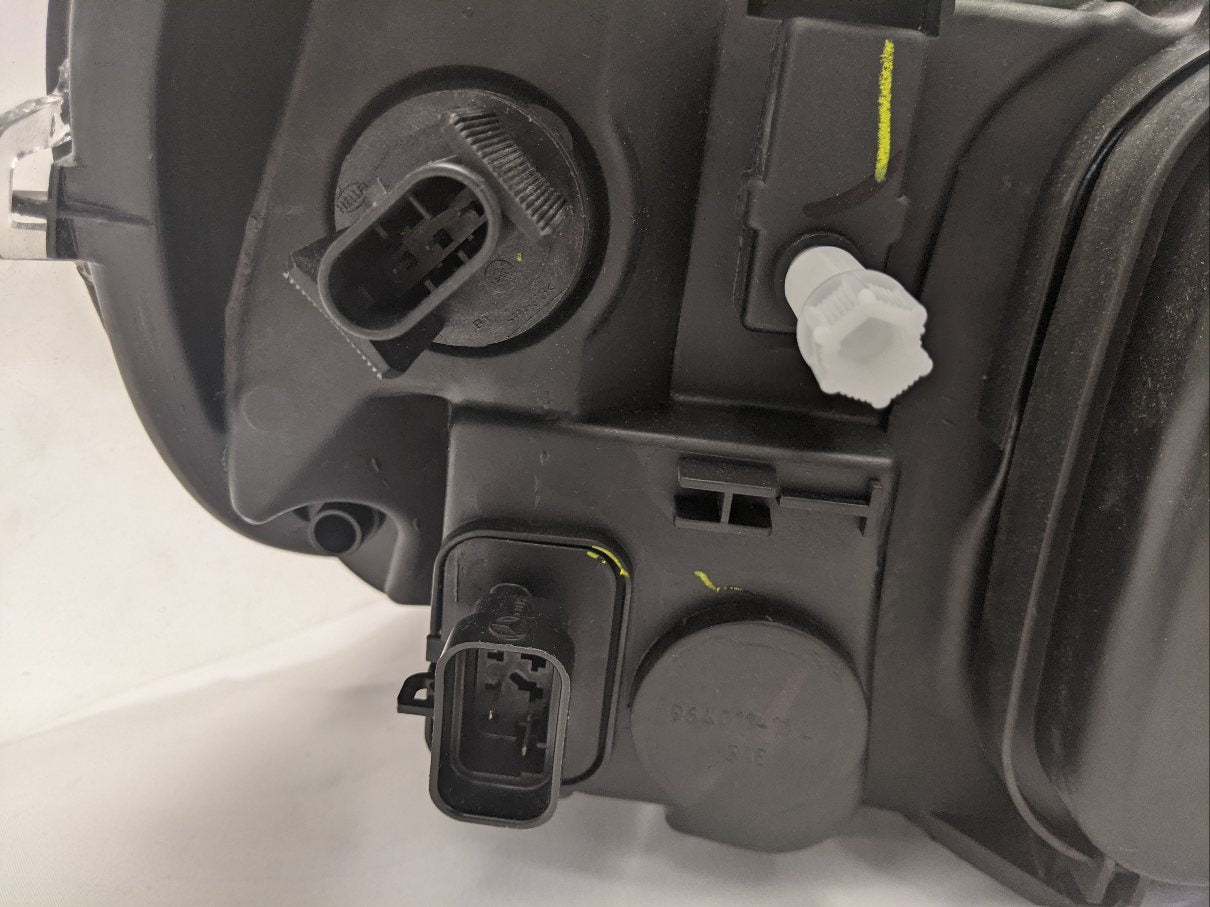 Freightliner Columbia LH Headlight Assembly | A06-75737-004
