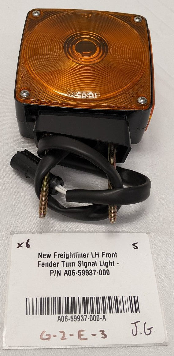Freightliner LH Front Fender Turn Signal Light | A06-59937-000