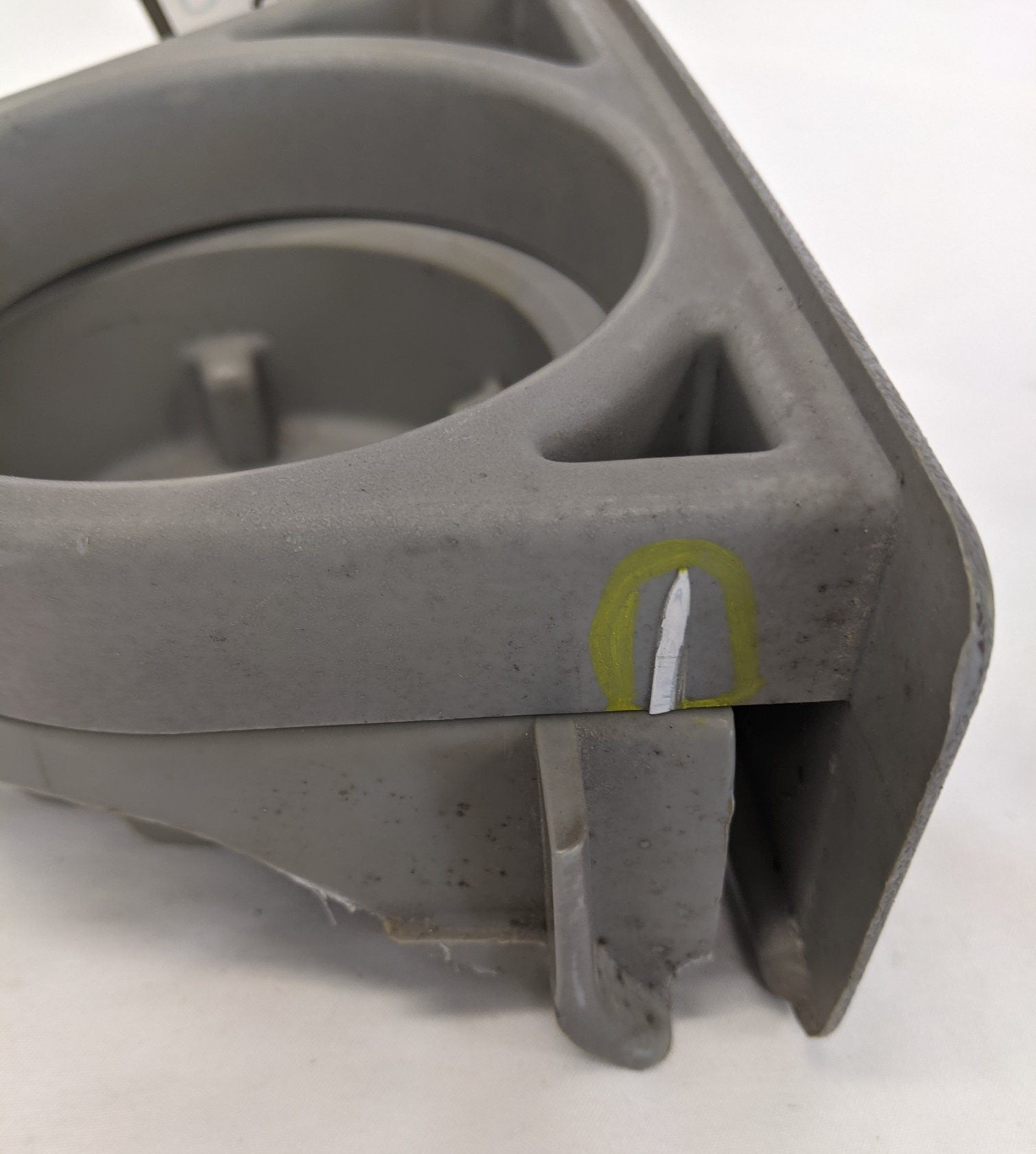 Damaged Freightliner Columbia Passenger Cup, Thermos Holder - P/N A18-30513-002 (10175076401468)