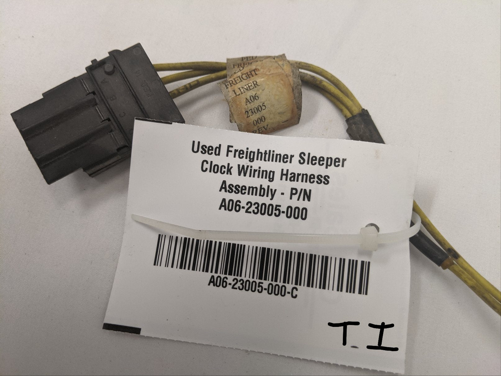 A06-23005-000 - Freightliner Sleeper Clock Wiring Harness Assy - Used