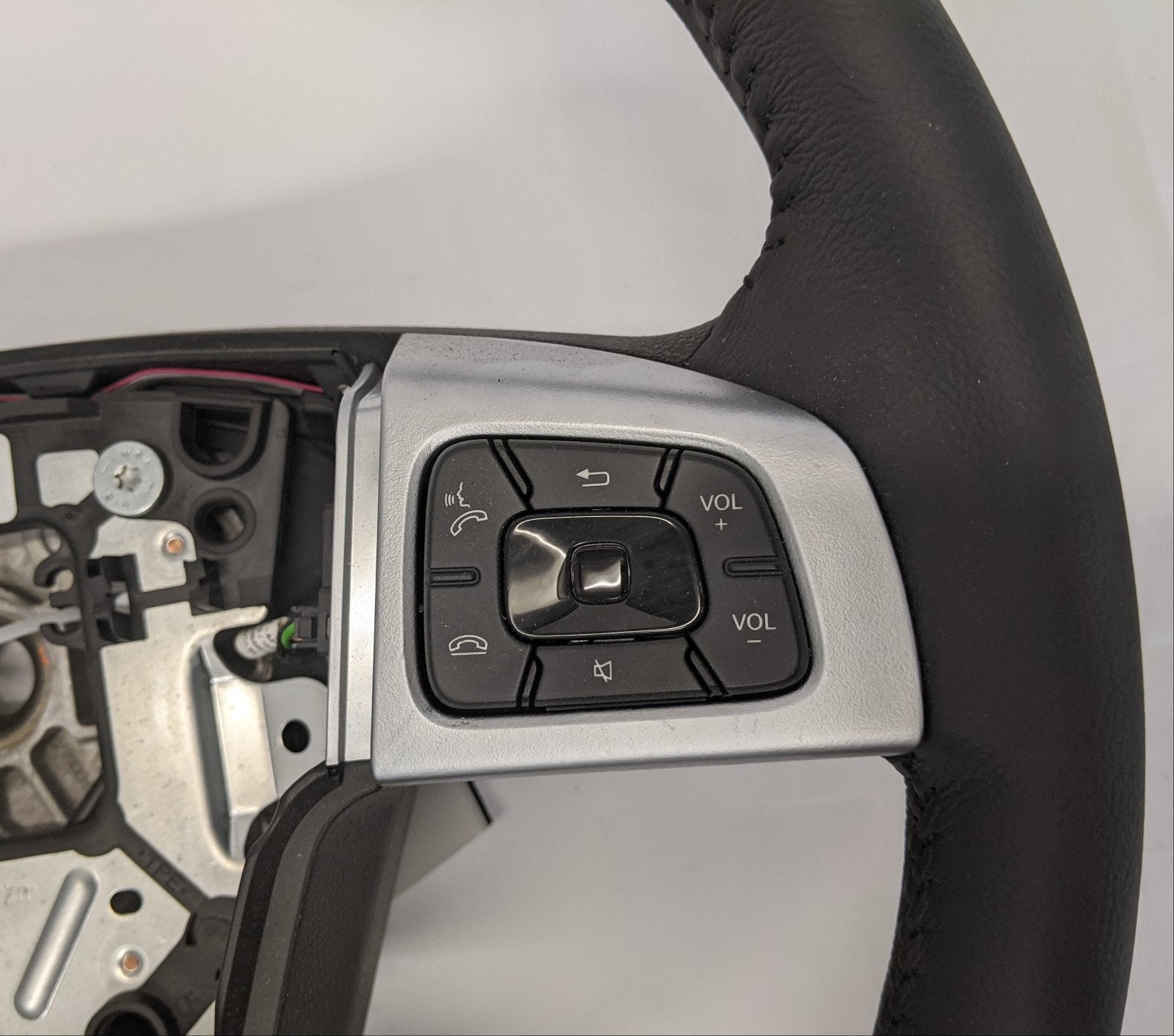 Used Freightliner Chrome Switch Leather Steering Wheel - P/N  A14-19802-002 (6816128008278)