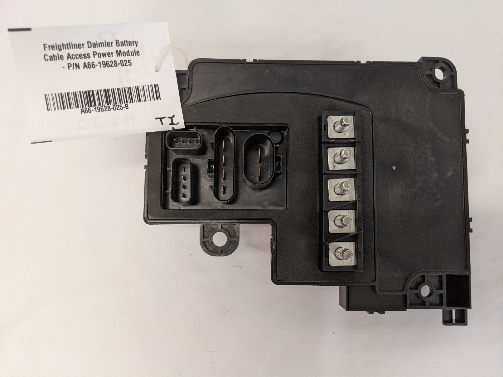 Freightliner Daimler Battery Cable Access Power Module - P/N A66-19628-025 (10173056876860)