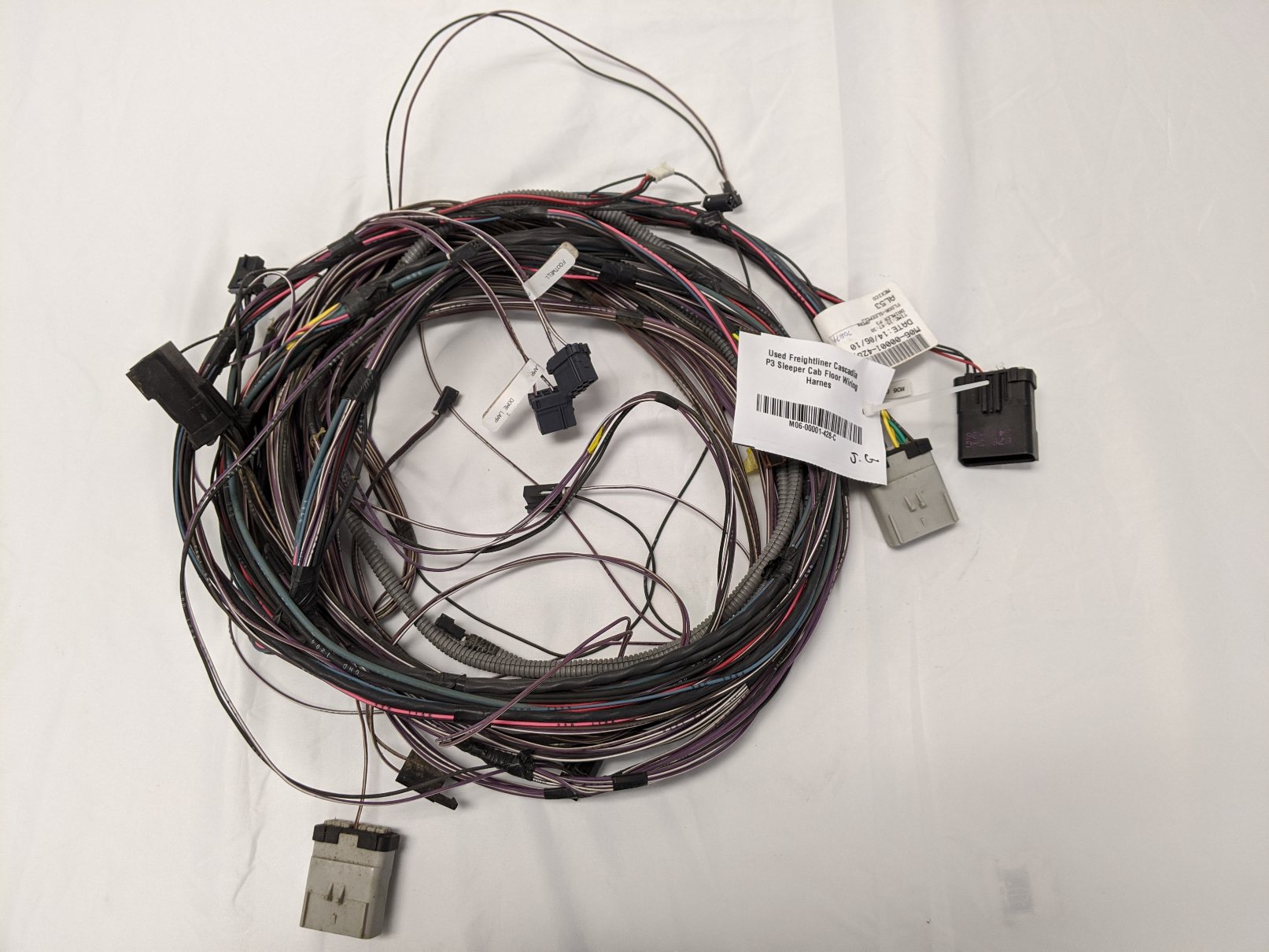 Used Freightliner Cascadia P3 Sleeper Cab Floor Wiring Harness -P/N 06-00001-428
