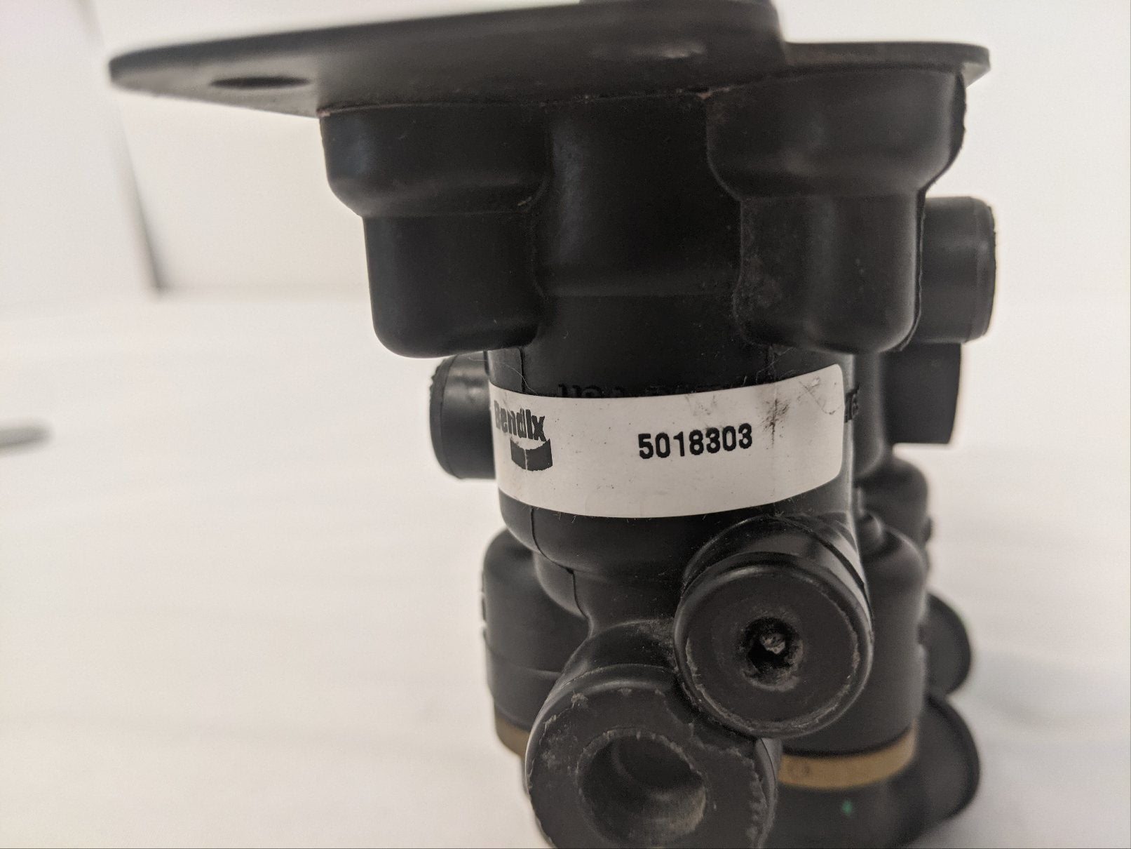 5018303 - Bendix Mv3 Trailer Air Supply/Parking Brake Valve
