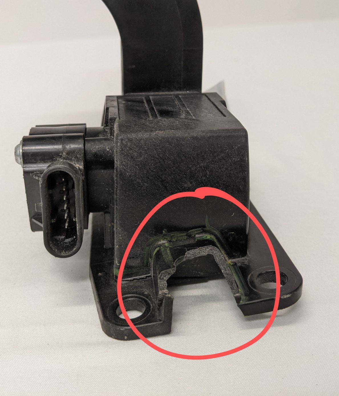 A01-32622-001 - Freightliner M2 Cummins Accelerator Pedal