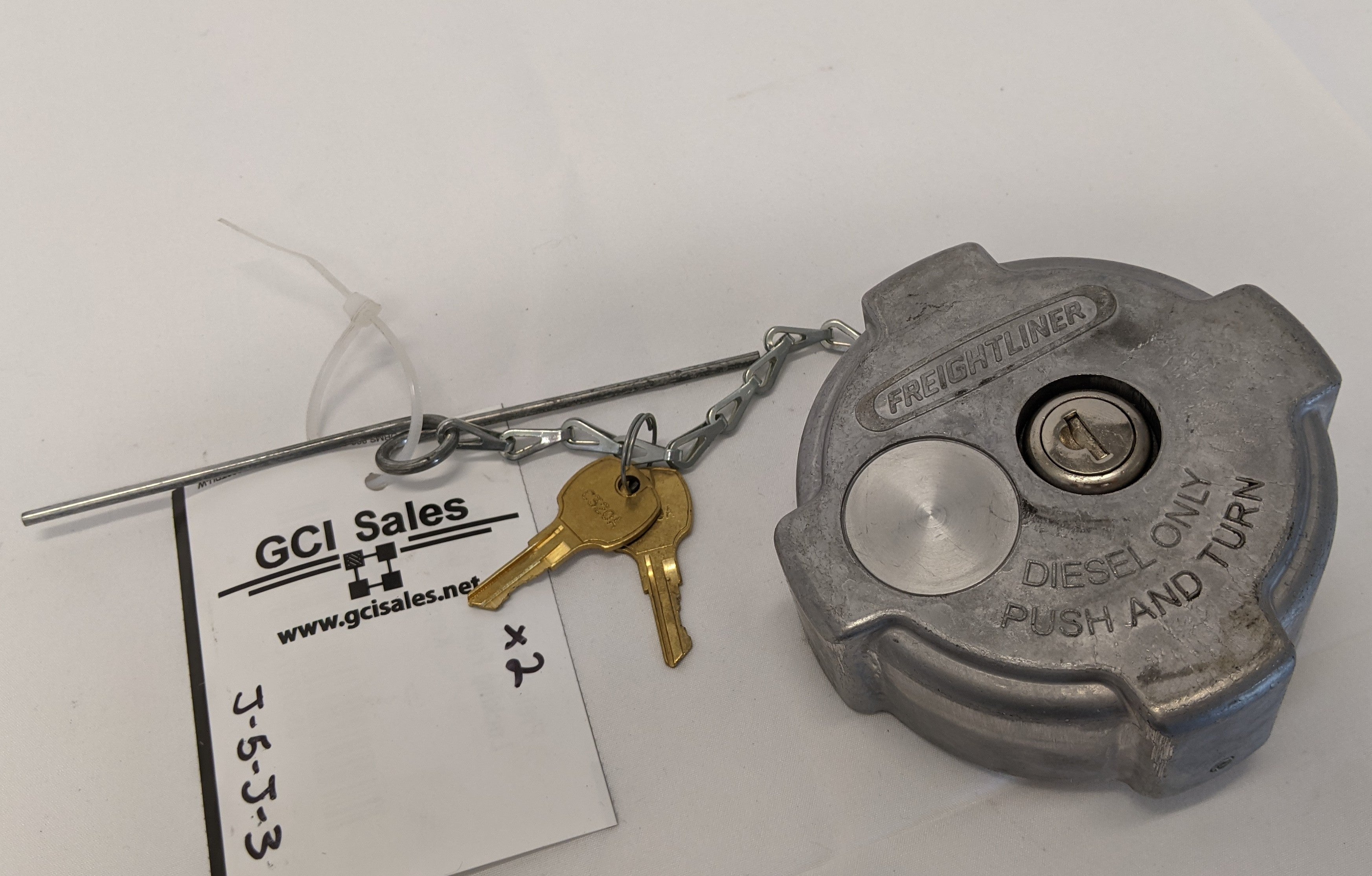 Freightliner Quarter-Turn Locking Fuel Tank Cap w/ Keys - P/N  03-37017-004 (4990948114518)