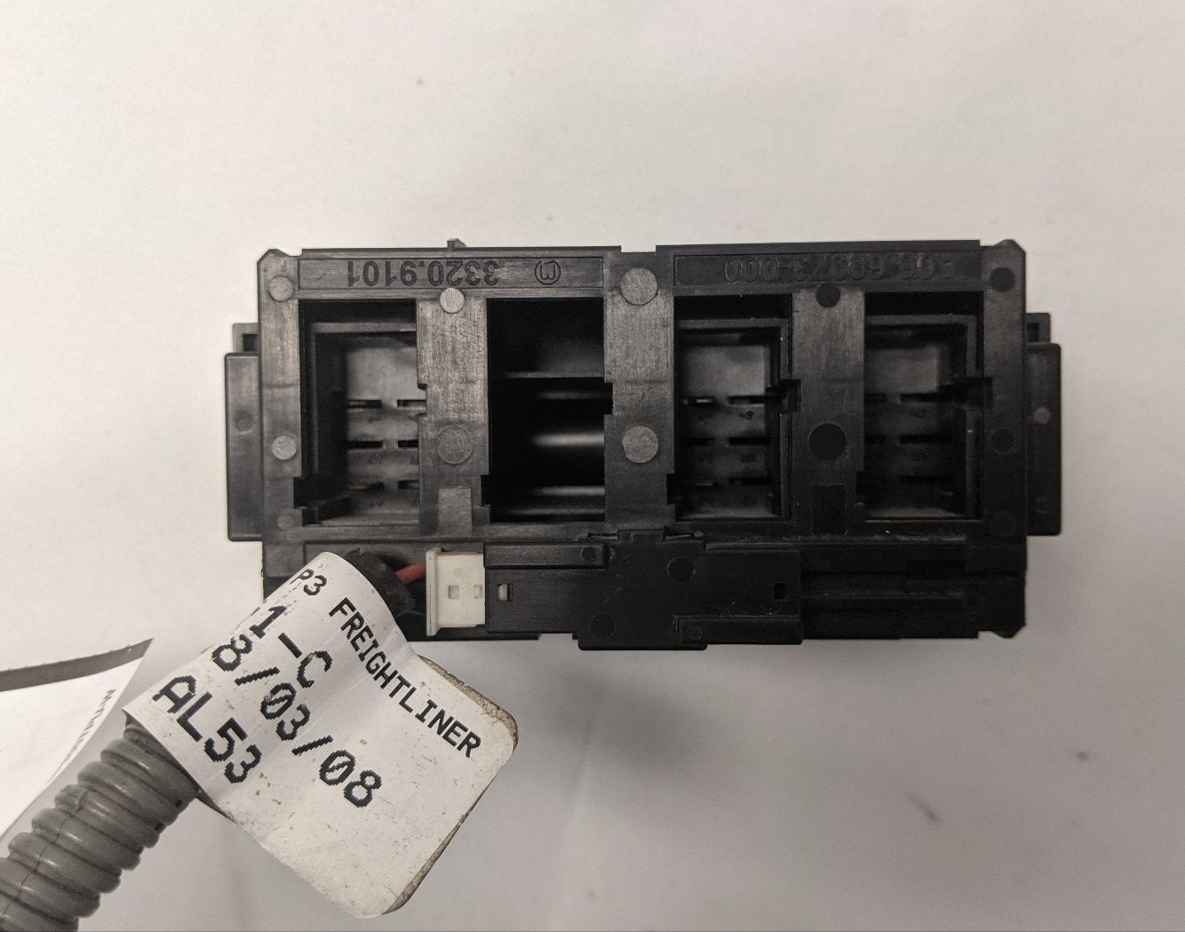 Freightliner Cascadia P3 Sleeper Cab Switch Panel  - P/N  A06-60973-000