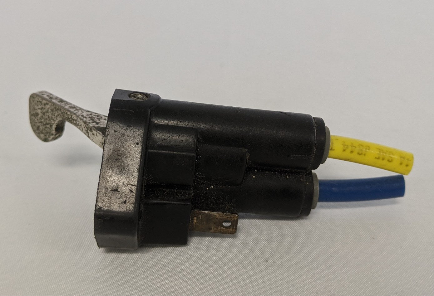 Used Freightliner Electric Air Toggle Control Valve - P/N GTD 3220 1 (10011616215356)