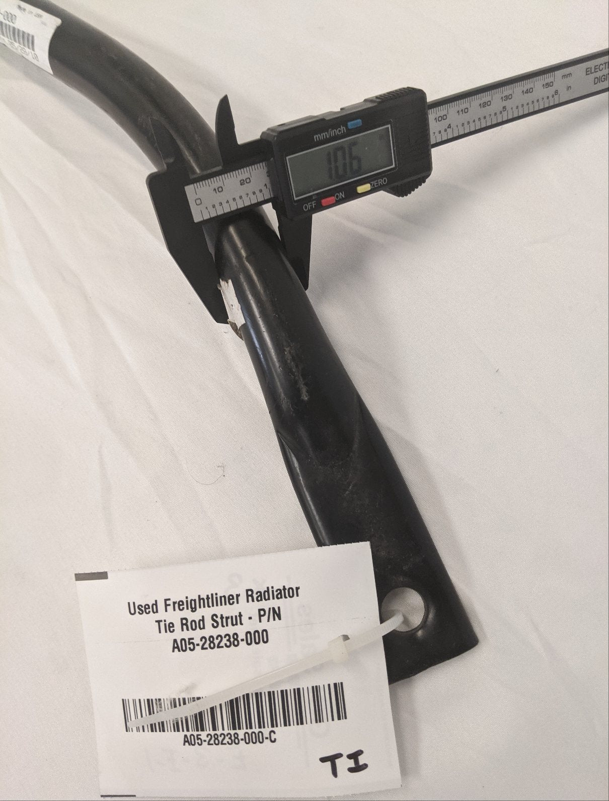 A05-28238-000 - Freightliner Medium Radiator Tie Rod Strut - Used