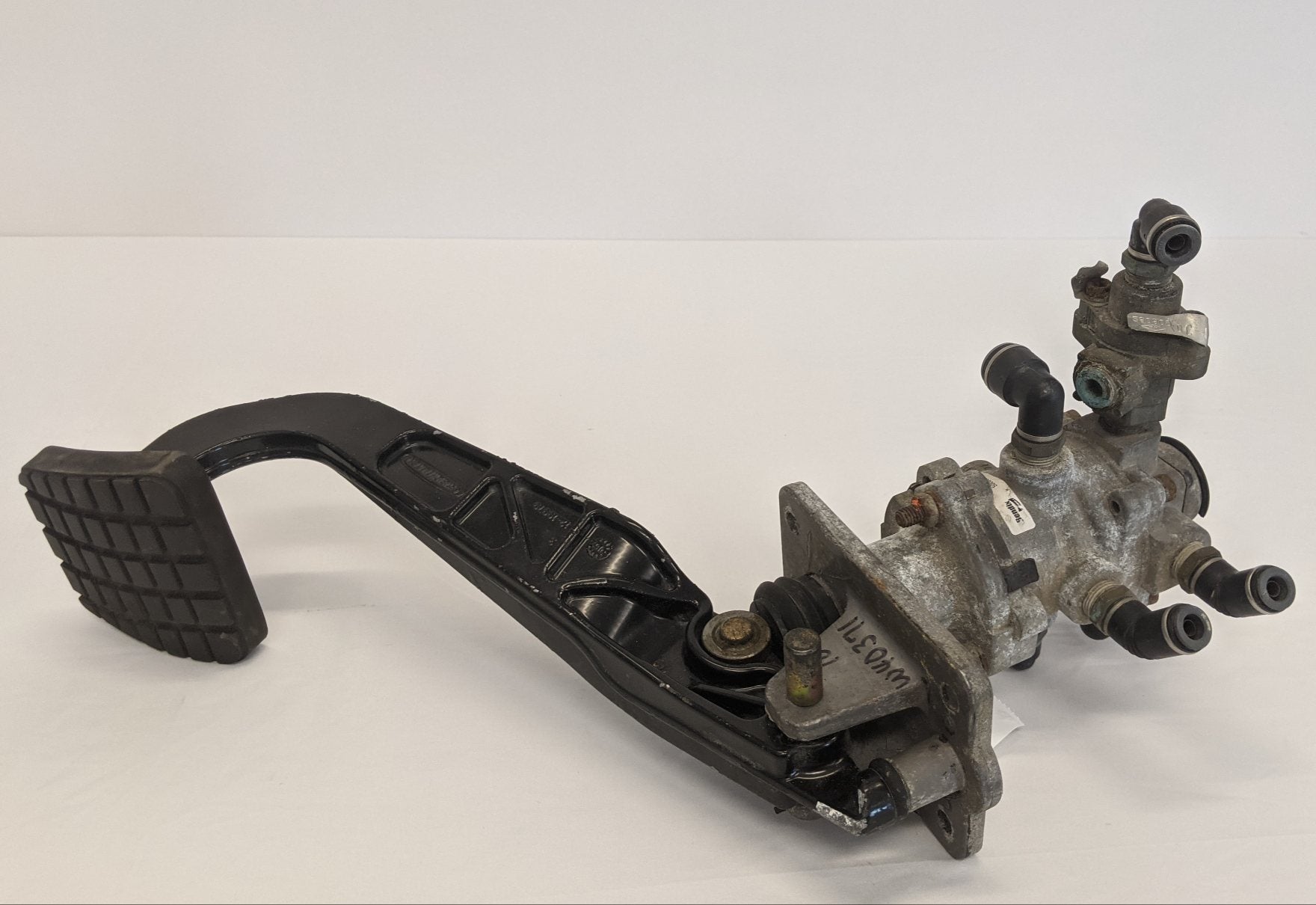 Used Bendix Foot Valve Brake Pedal Assembly - P/N A12-20563-001 (10114578874684)