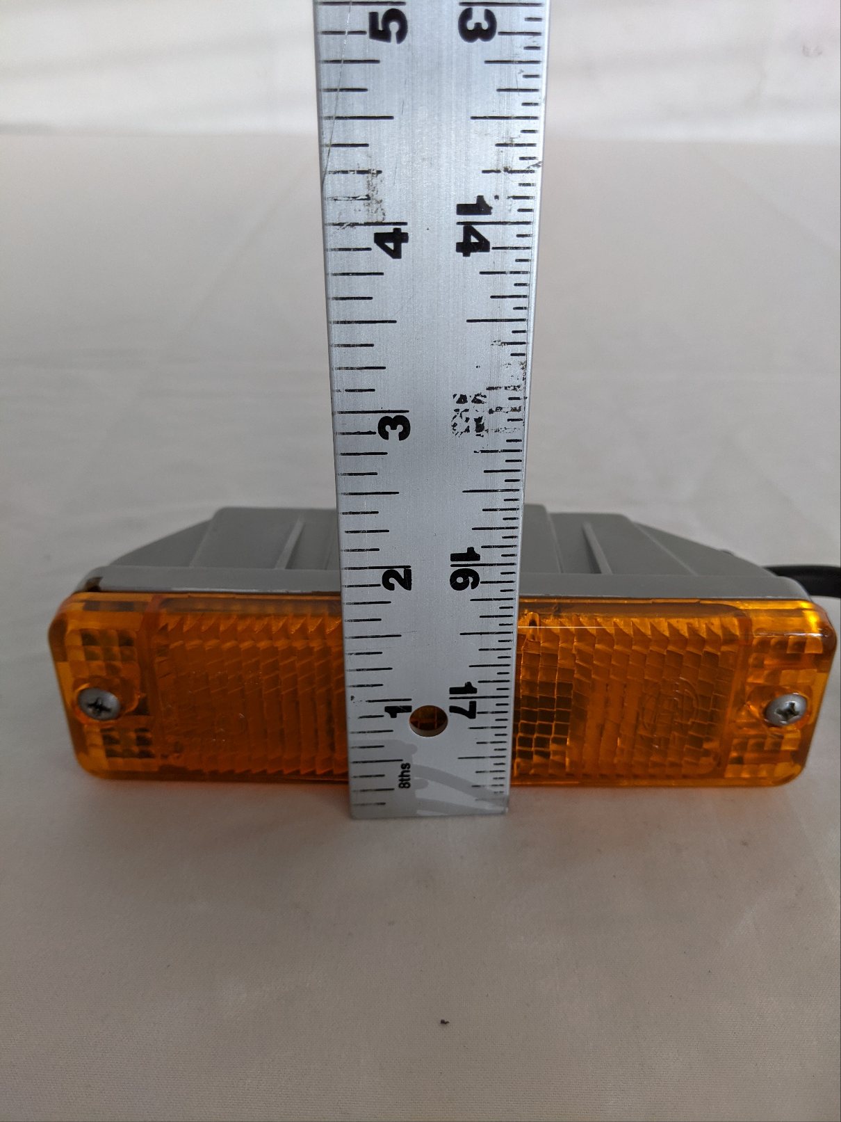 Hella Volkswagen Golf Front RH Turn Signal - P/N  32710R6 / P23939007