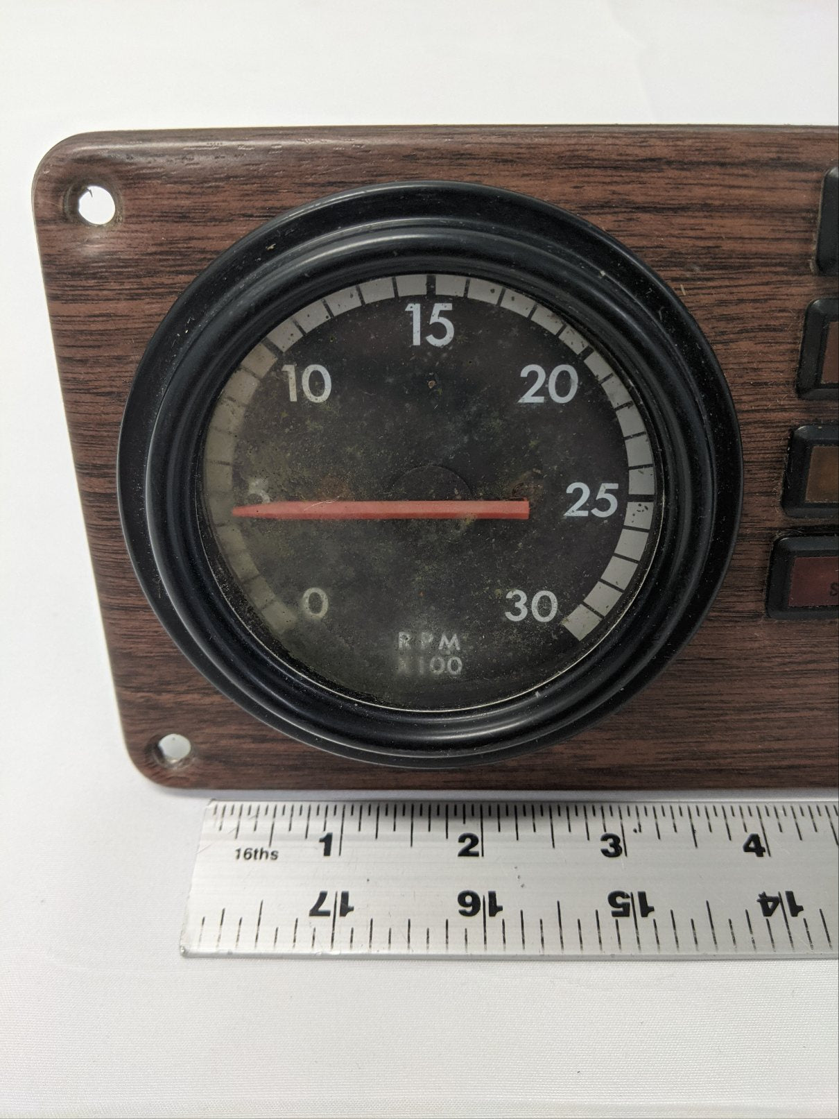 Used Freightliner FLD Classic Tachometer Instrument Cluster - P/N A22-38915-000