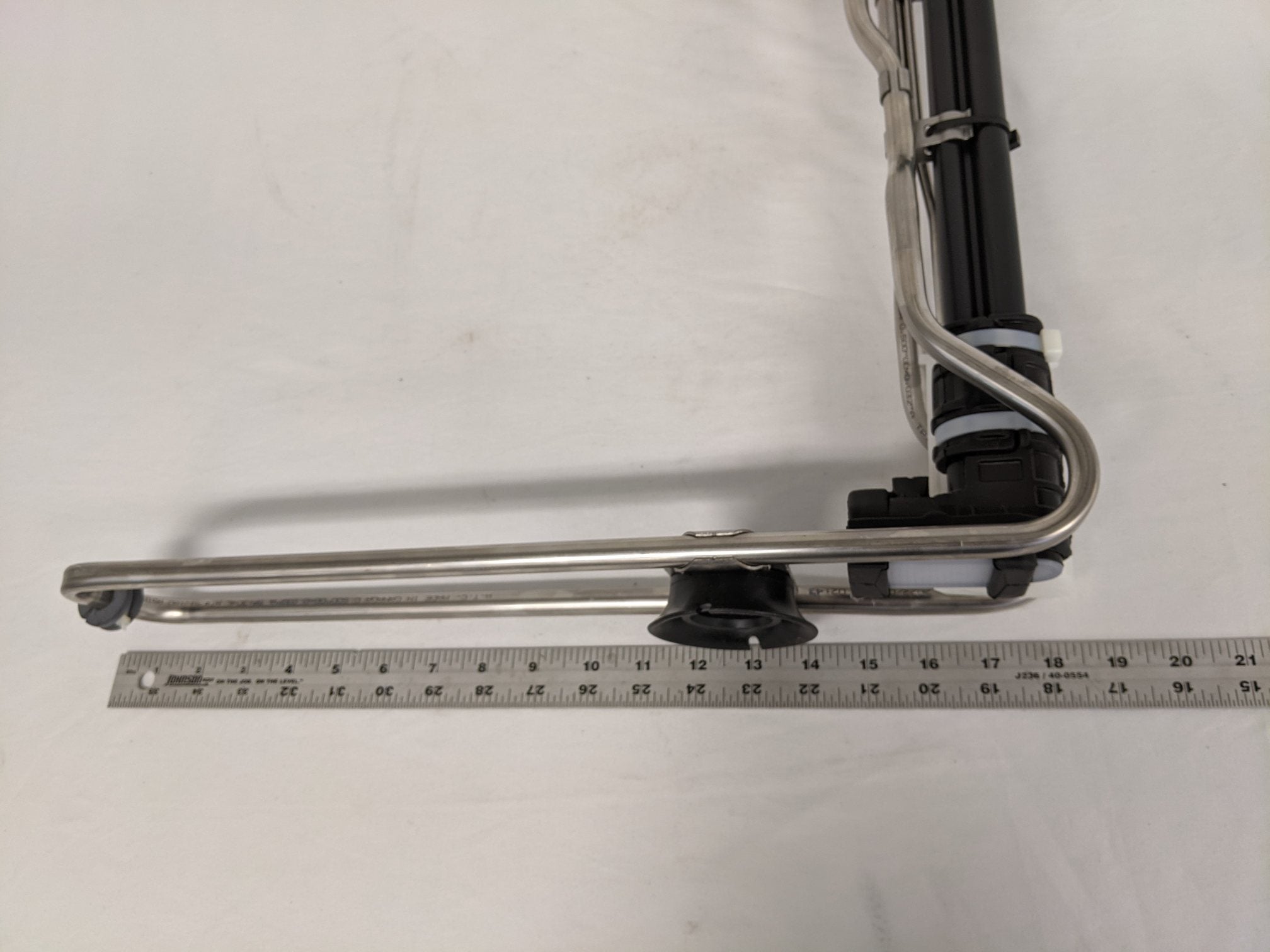 Used Freightliner Cummins DEF Tank - A04-35189-009 & Header - 04-31353-005