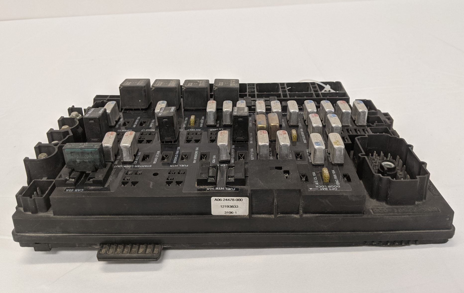 A06-24478-000 - Freightliner PDM Fuse Box - *Broken Mount*