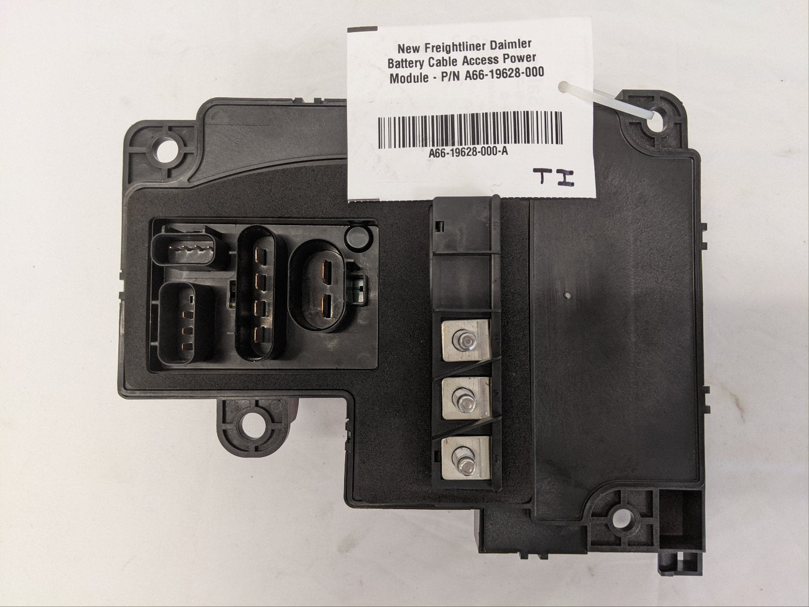 New Freightliner Daimler Battery Cable Access Power Module - P/N A66-19628-000 (10171273576764)