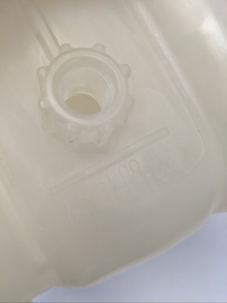 New Freightliner Plastic 3 Gallon Coolant Surge Tank - P/N 05-21414-002