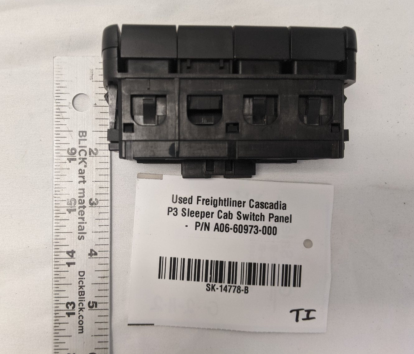 Freightliner Cascadia P3 Sleeper Cab Switch Panel - P/N A06-60973-000