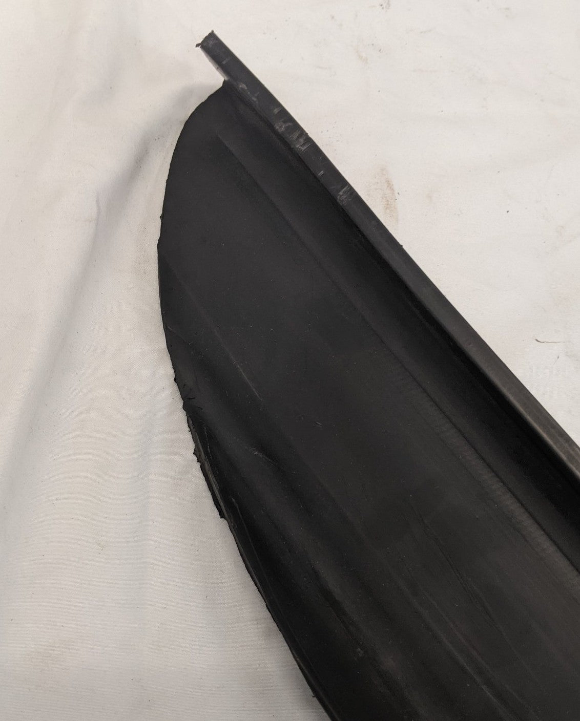 Used Cascadia P3 R/H Skirt Chassis Fairing - P/N 22-68672-013