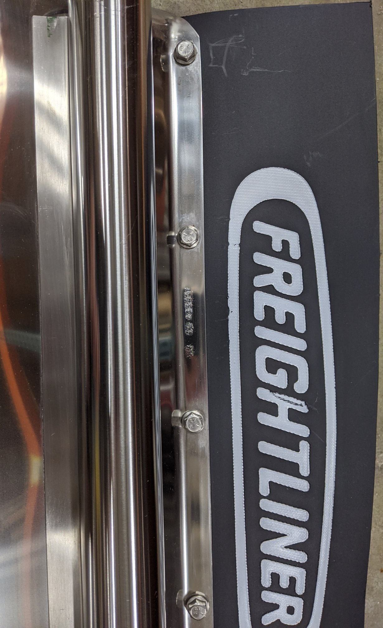 *Scratched* Freightliner RH Low Mount Quarter Fender w/ Logo - P/N 22-73944-013 (9768315453756)