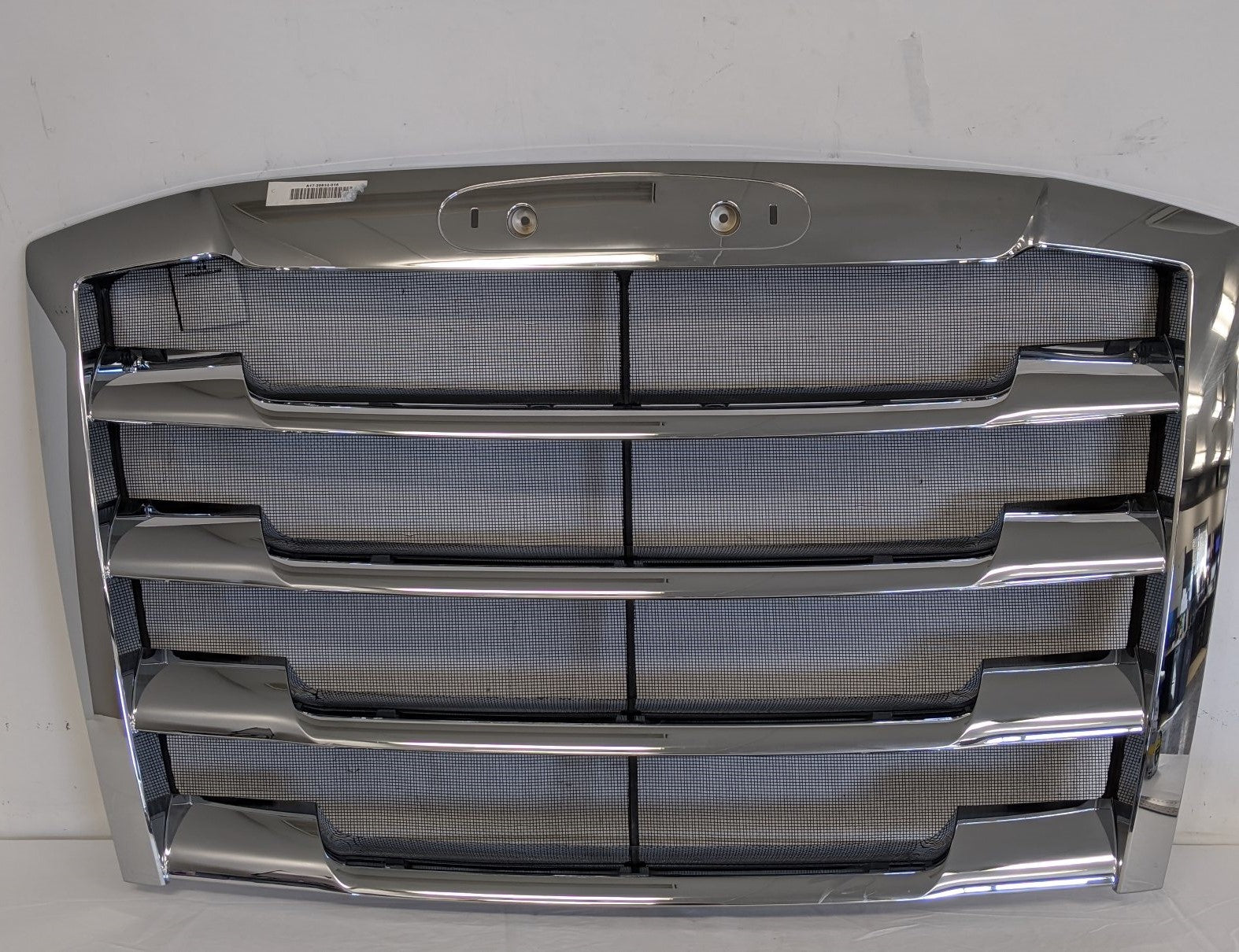 *Blemished* Freightliner Cascadia P4 Hood MTD Chrome Grille - P/N A17-20832-016 (9208987353404)