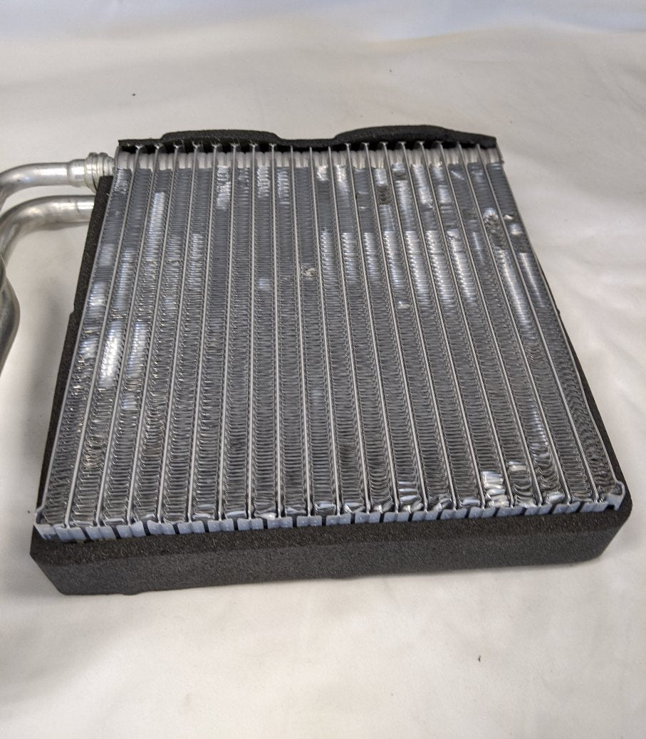 Used Freightliner Cascadia P3 Auxiliary HVAC Evaporator Coil P/N VCC T1005728P (9851474149692)