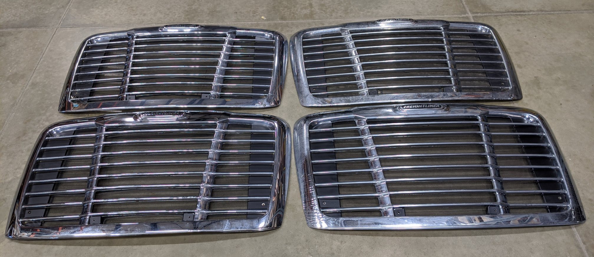 *Lot of 4* *Heavy Wear* Freightliner Cascadia P3 OEM Grille - P/N 17-16026-002 (9684717404476)