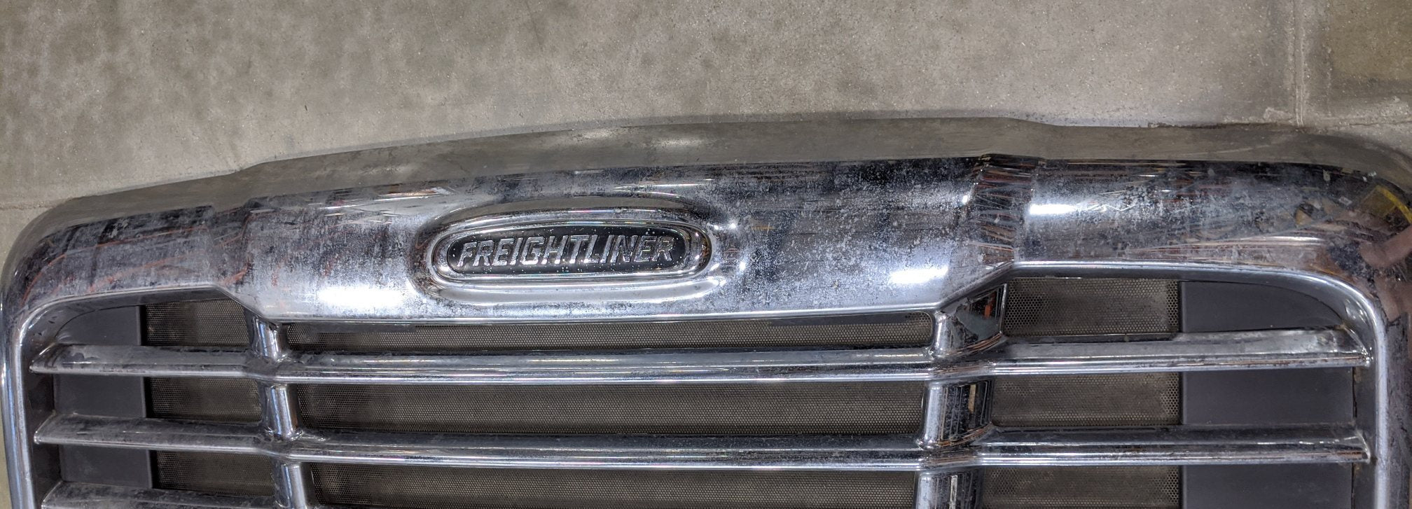 *Lot of 4* *Heavy Wear* Freightliner Cascadia P3 OEM Grille - P/N 17-16026-002 (9684717404476)