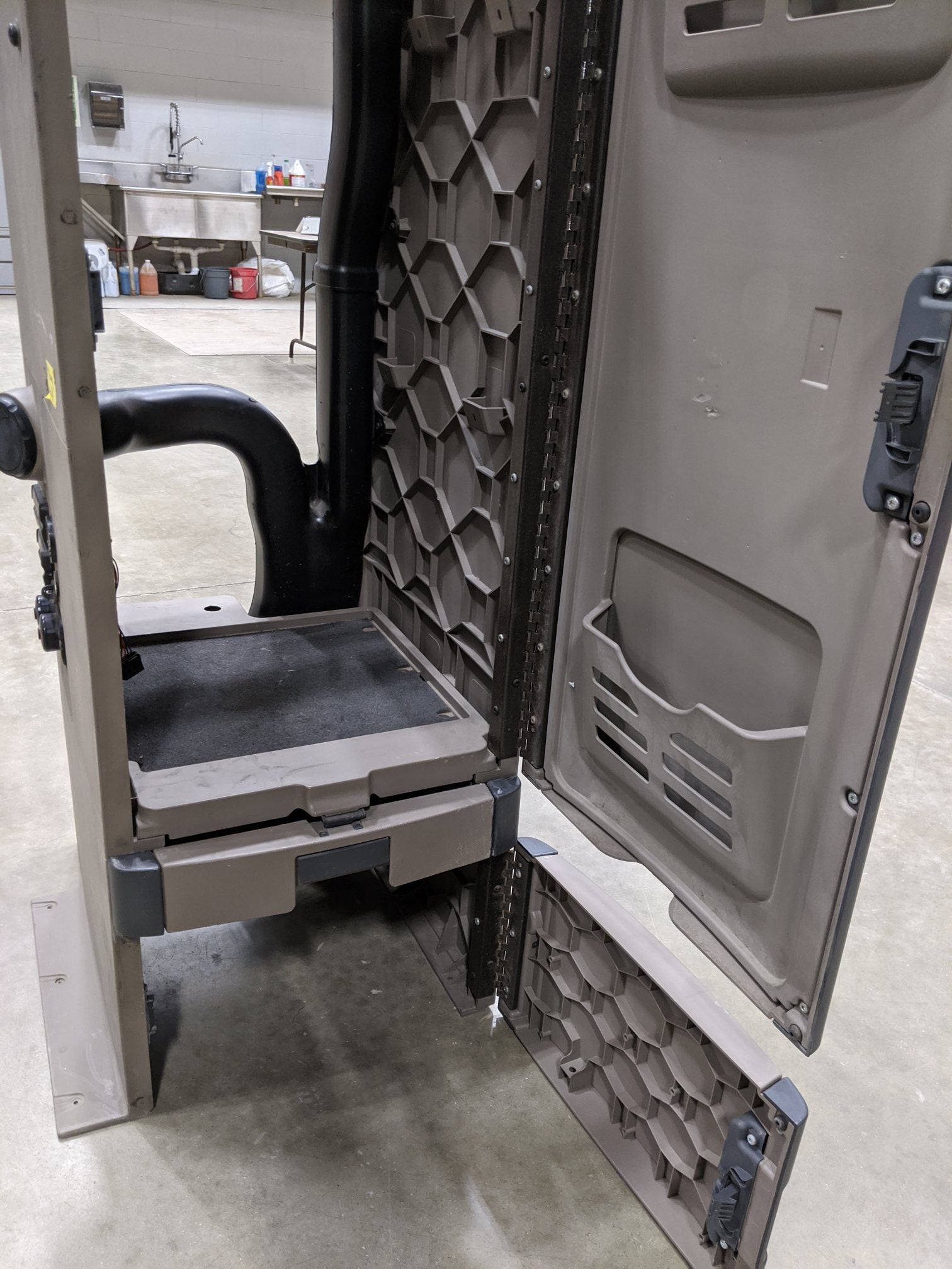 Used Freightliner Cascadia P3 Midroof LH Sleeper Storage Cabinet Closet (9882703921468)