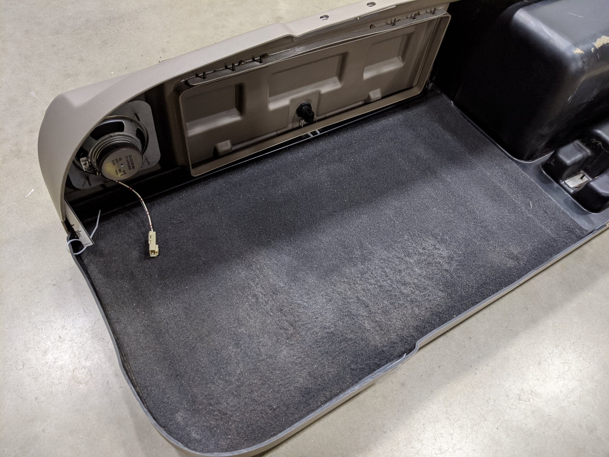 Used Freightliner Cascadia P3 Upper Rear Overhead Cabinet - P/N A22-65025-001 (9878481207612)