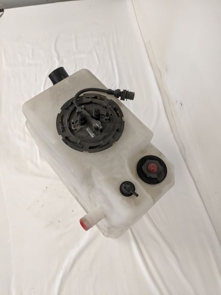 Used Freightliner DEF Tank 15 Gal. w/ Header P/N  A04-32182-000, 04-32247-000 (8456089633084)