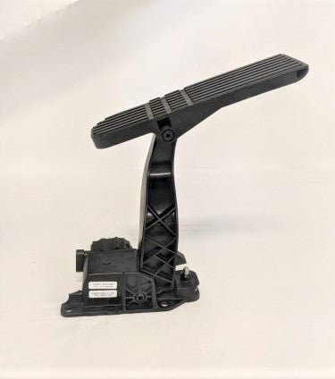 Damaged Freightliner Accelerator/Throttle Pedal - P/N  A01-33821-000 (3939690545238)