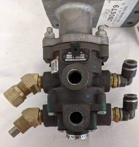 Used Wabco Freightliner Foot Brake Valve - P/N  961 899 218 0, A12-28399-001 (6725543166038)