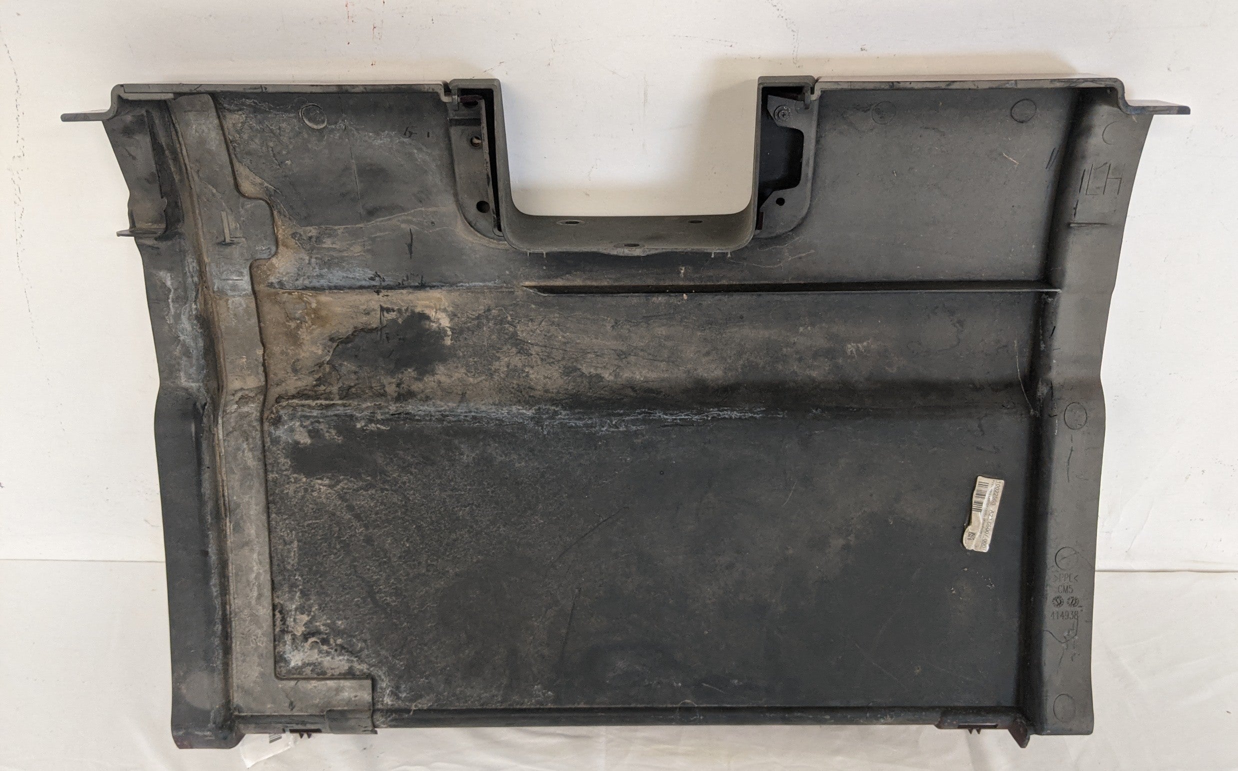 Damaged LH Center Air Chassis Faring - P/N  A22-65007-000 (8755112509756)