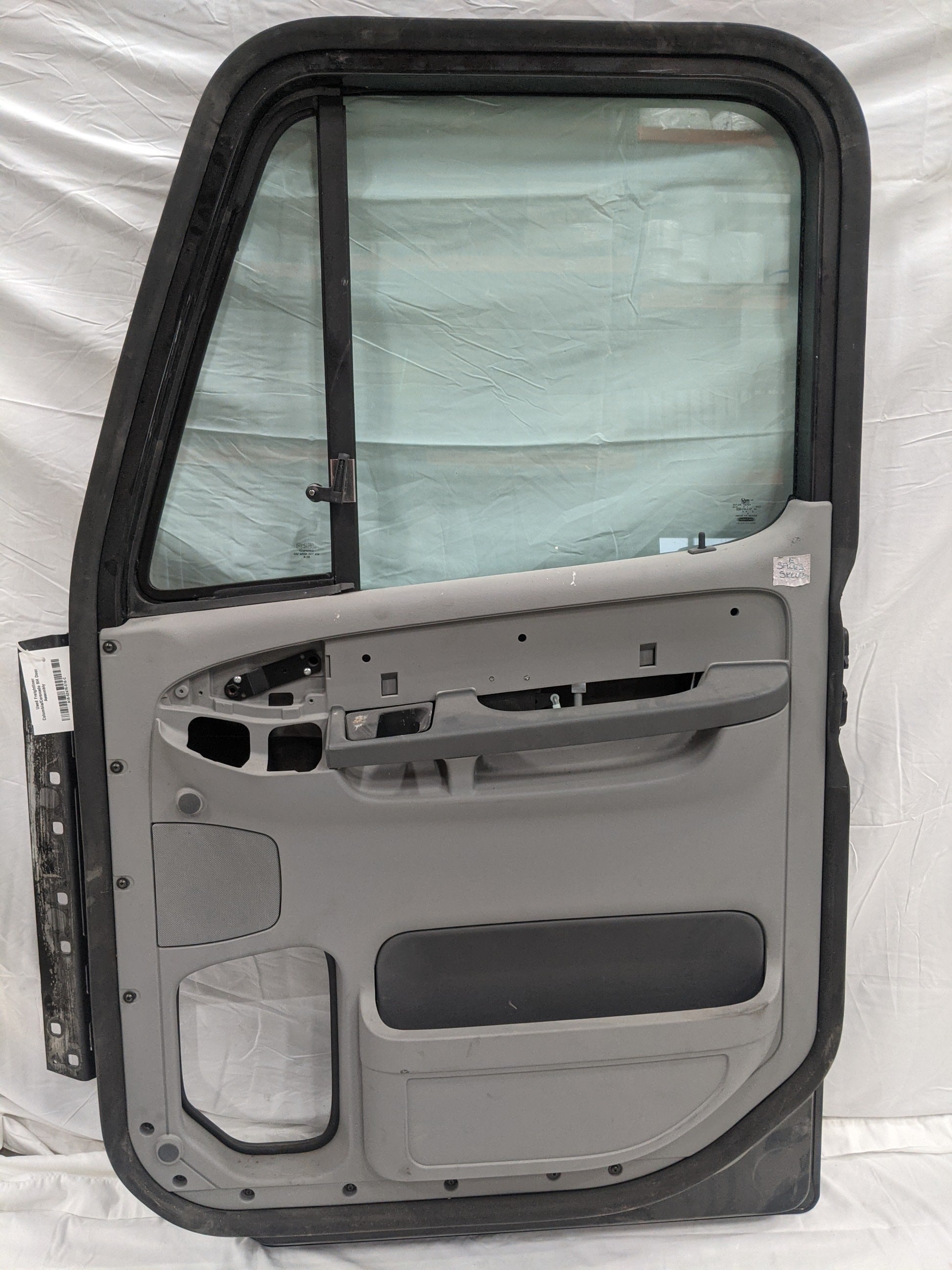 Used Freightliner Columbia/Coronado RH Door Assembly - P/N  A18-52476-016 (8292982456636)
