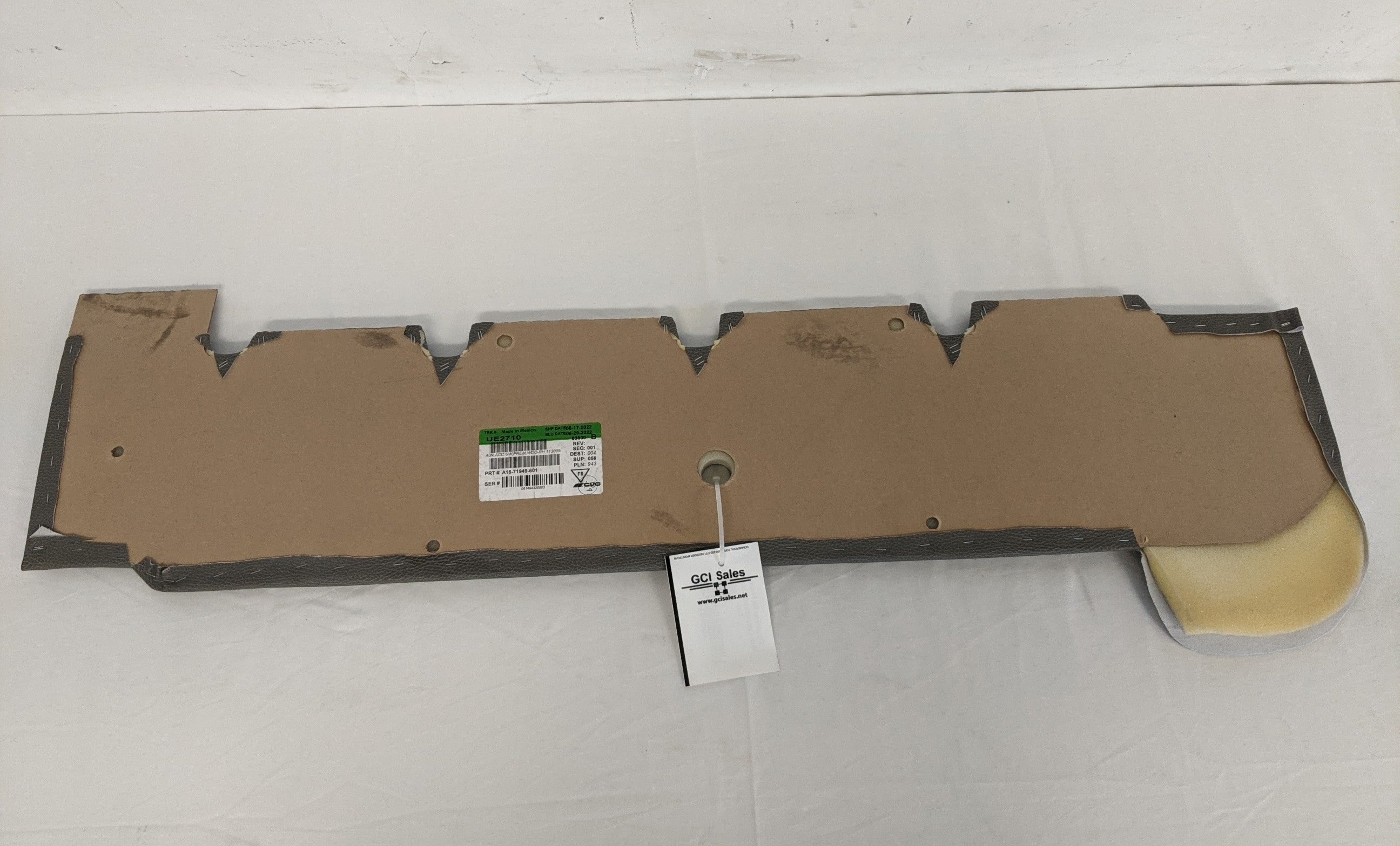 Freightliner RH Forward Rear Compartment Window Trim - P/N: A18-71949-601 (8286559600956)