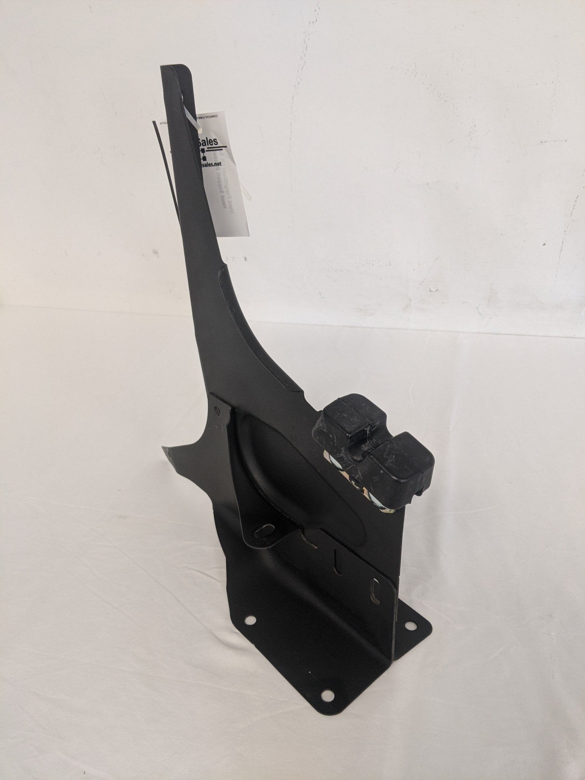 Used Freightliner LH Rear Hood Support Bracket - P/N: 17-13665-000 (8299167023420)