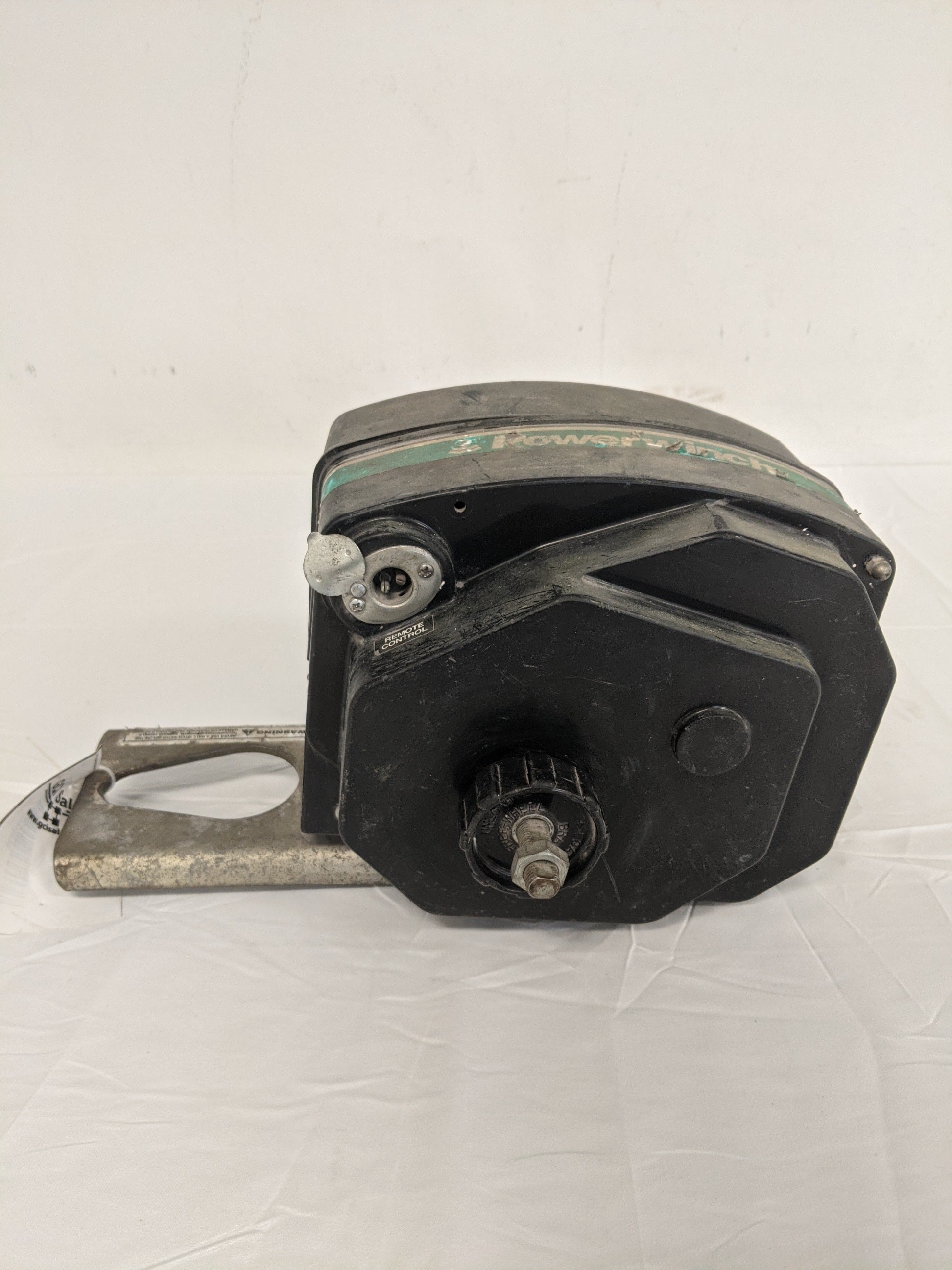 Used Powerwinch AP 1500 12 V Truck Winch w/o Wire Harness' w/ Hitch Plate (8315425849660)