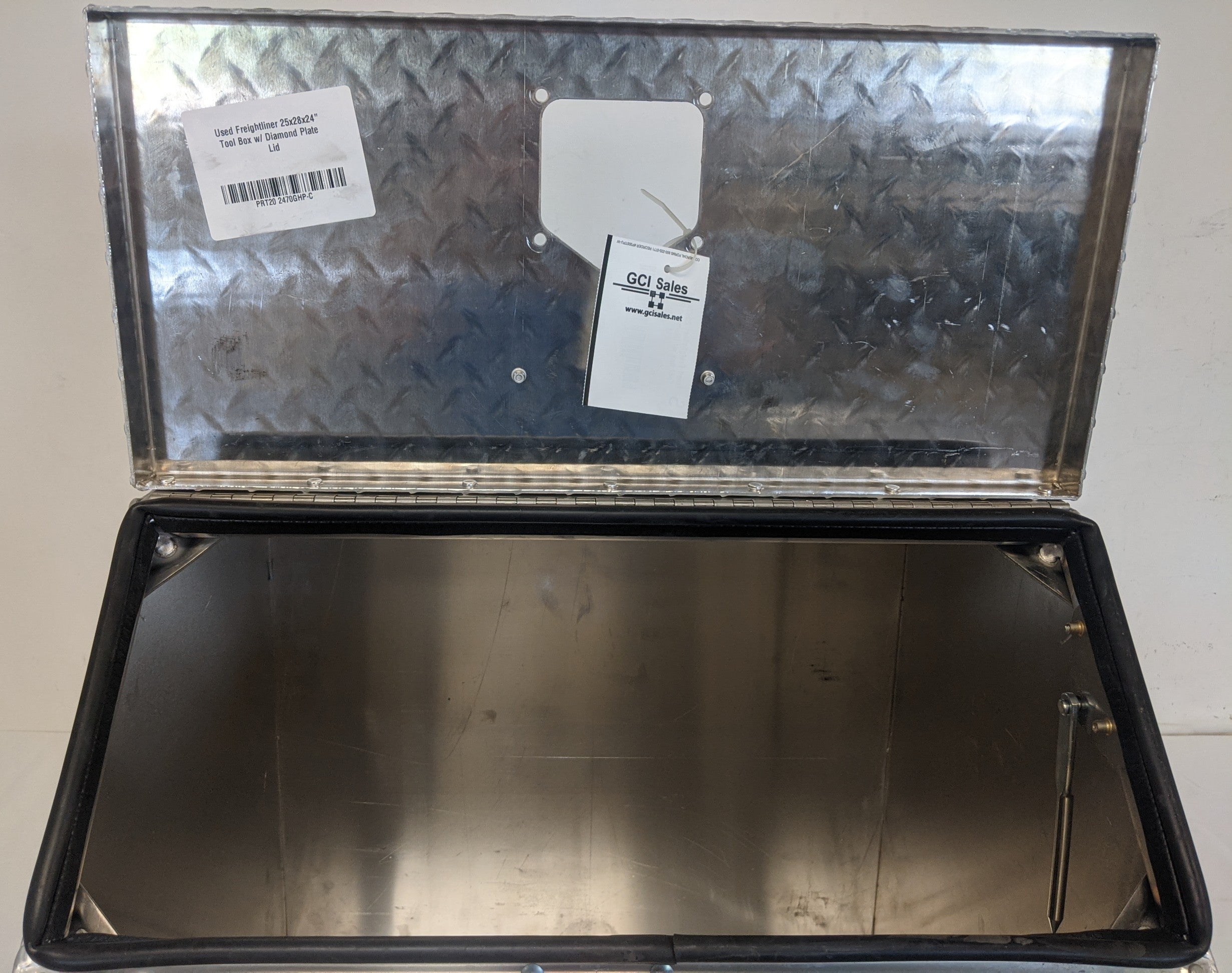 Used Freightliner 25x28x24" Tool Box w/ Diamond Plate Lid - P/N: PRT20 2470GHP (8365578420540)