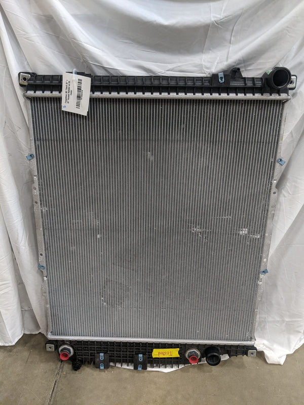 Freightliner M2 TitanX 32" x 28" Housed Radiator w/ Oil Cooler - P/N: TXE1004018 (8435067191612)