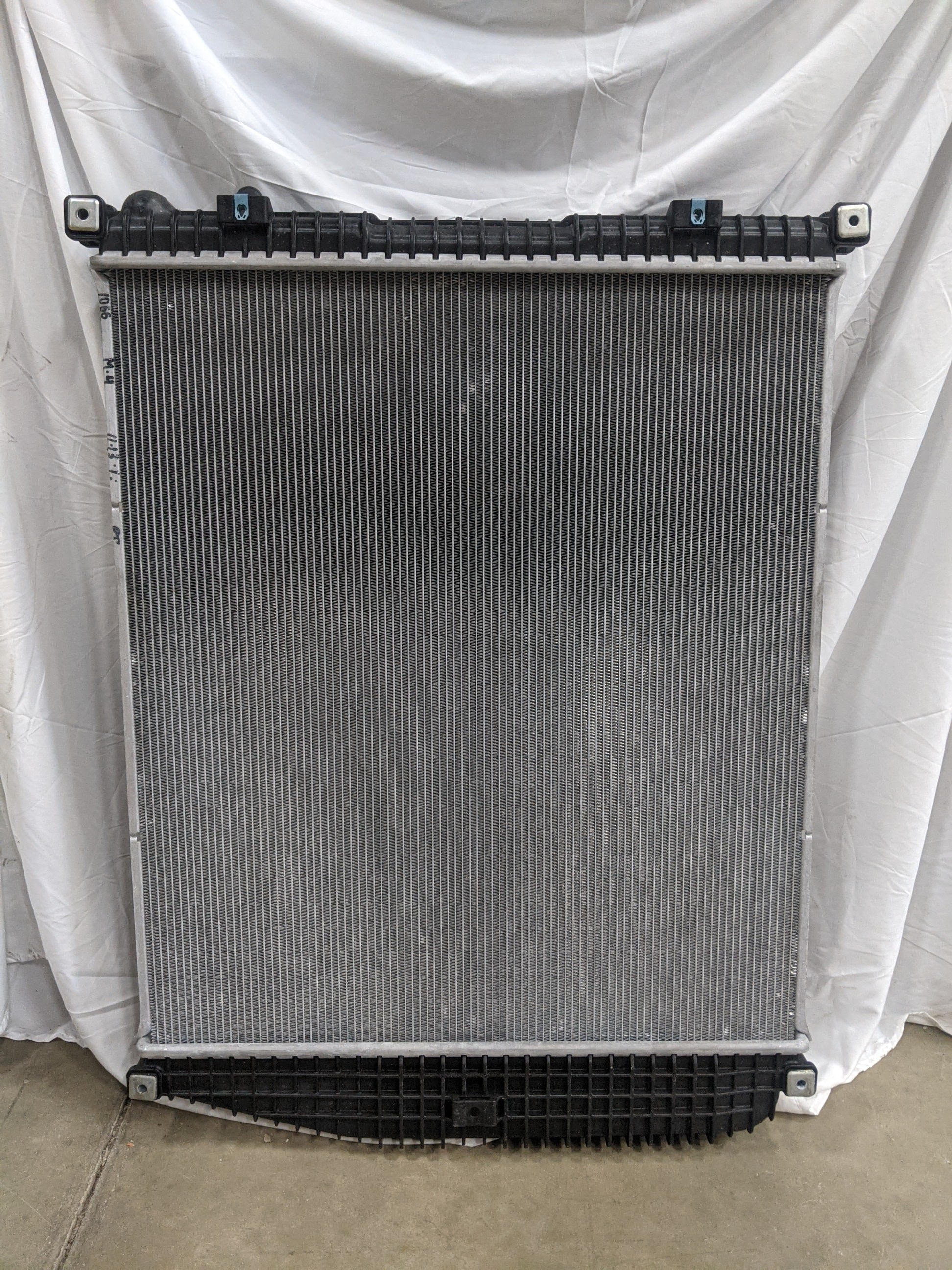 Freightliner M2 TitanX 32" x 28" Housed Radiator w/ Oil Cooler - P/N: TXE1004018 (8435067191612)