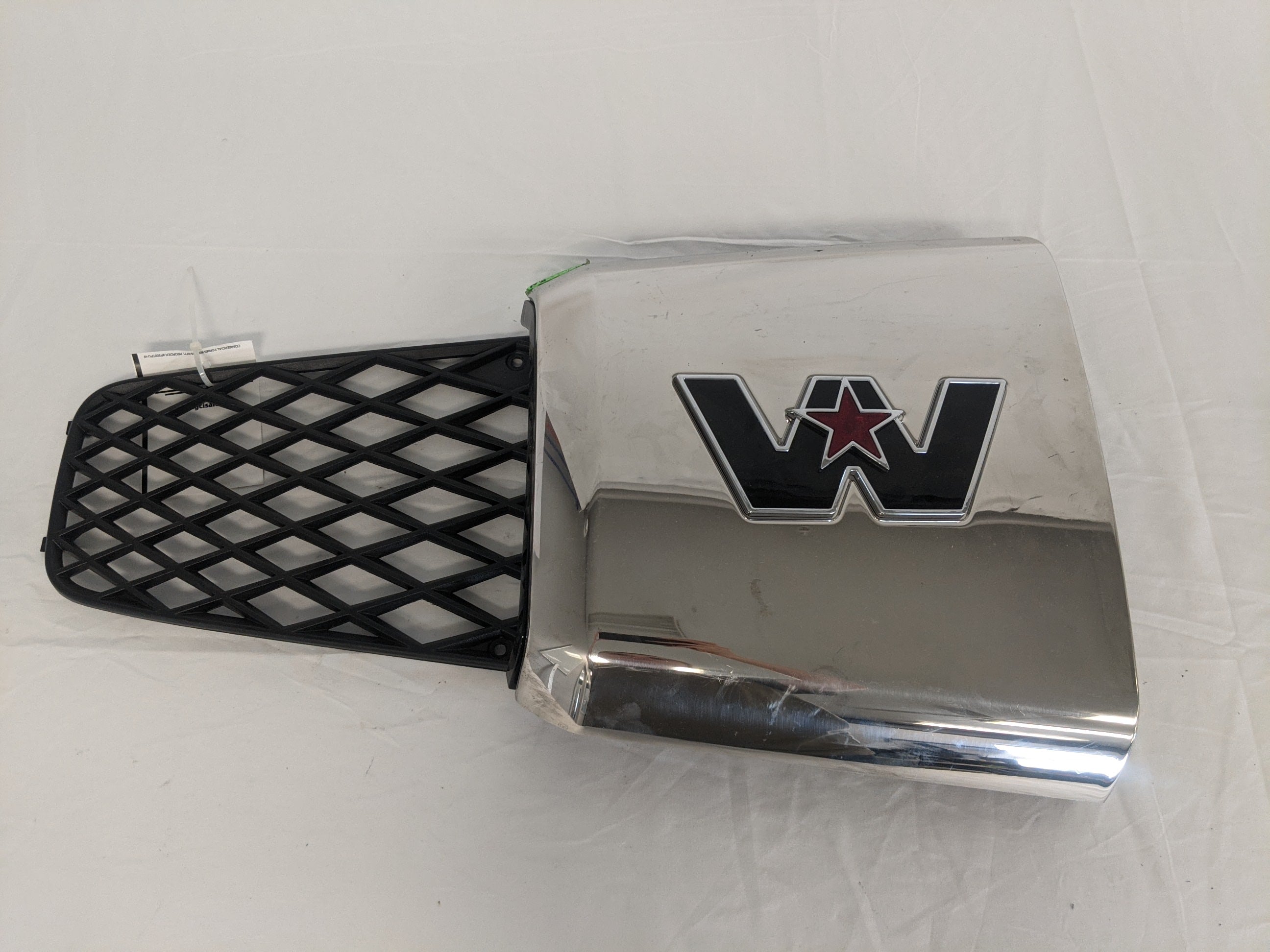 Used Western Star LH Hood Mounted Air Intake Grille - P/N  A17-21823-006 (8403383157052)