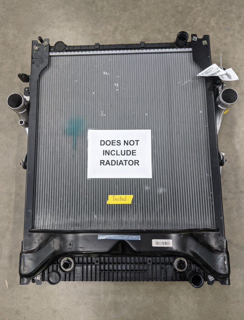 Used Freightliner M2 34" x 31½" Radiator & 8¾" x 22" 01-33030-000 CAC (8396327223612)